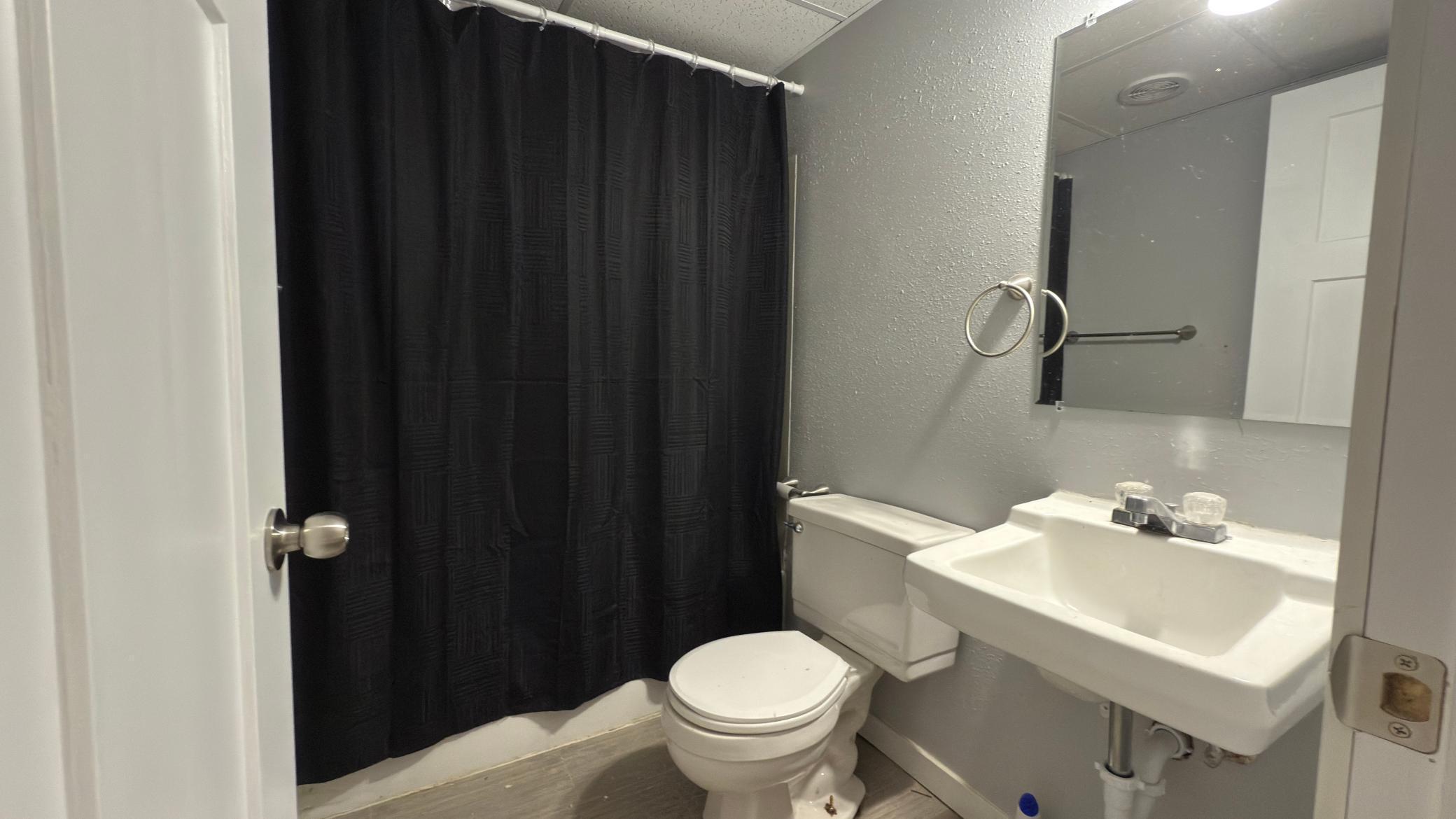 1950 home for sale at 104 5th Avenue S in Wahpeton, ND — 8 bed, 5 bath (photo 11 of 27)