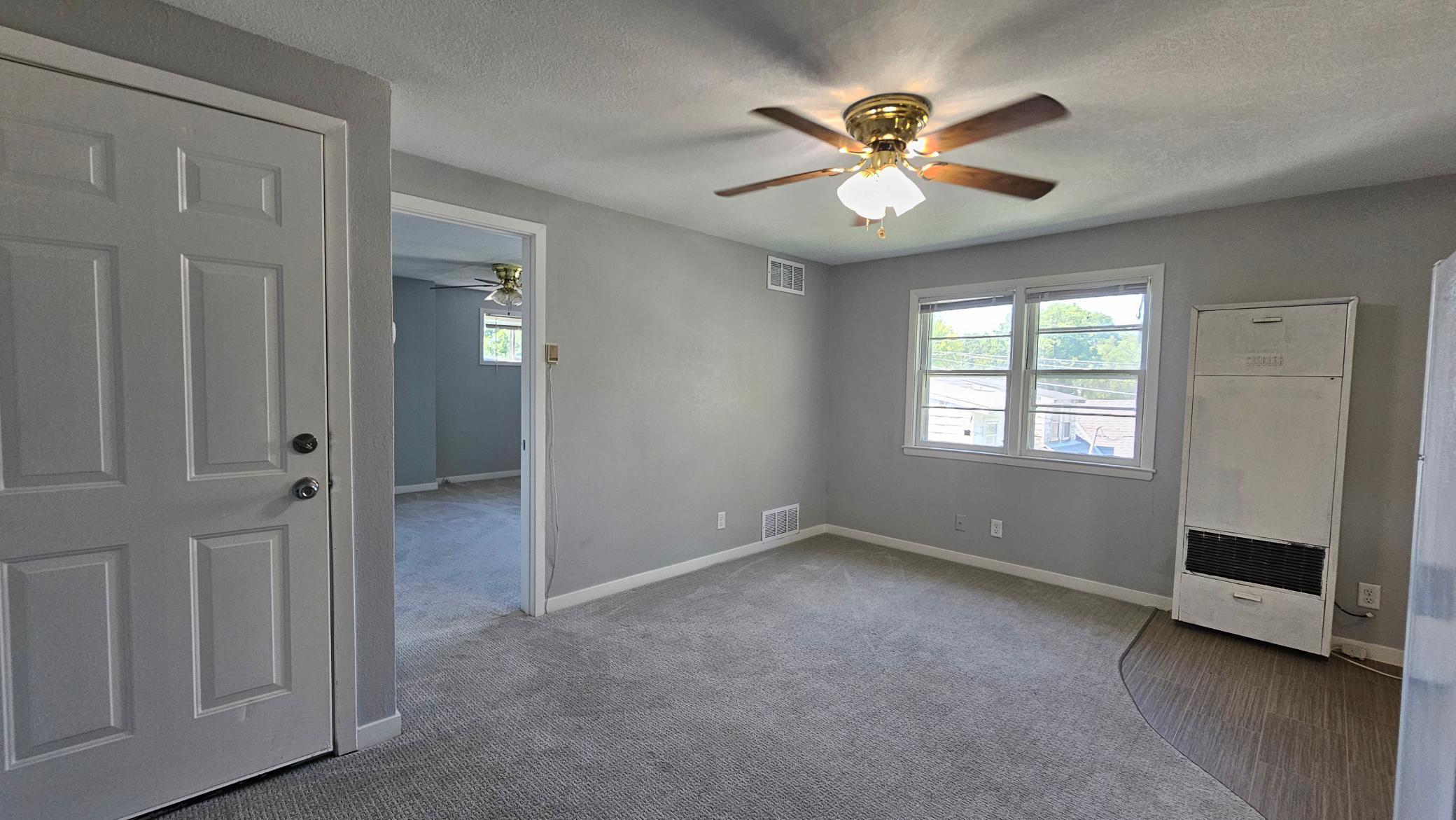1950 home for sale at 104 5th Avenue S in Wahpeton, ND — 8 bed, 5 bath (photo 14 of 27)