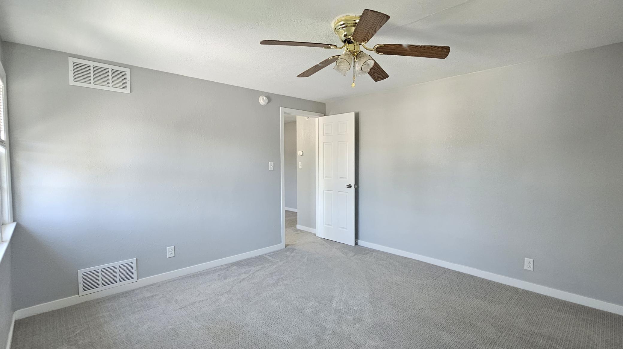 1950 home for sale at 104 5th Avenue S in Wahpeton, ND — 8 bed, 5 bath (photo 18 of 27)