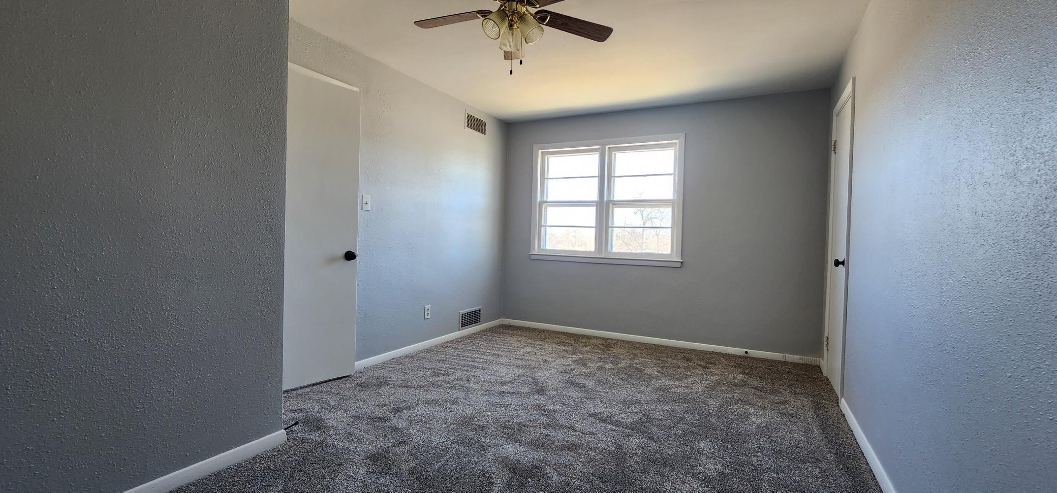 1950 home for sale at 104 5th Avenue S in Wahpeton, ND — 8 bed, 5 bath (photo 23 of 27)