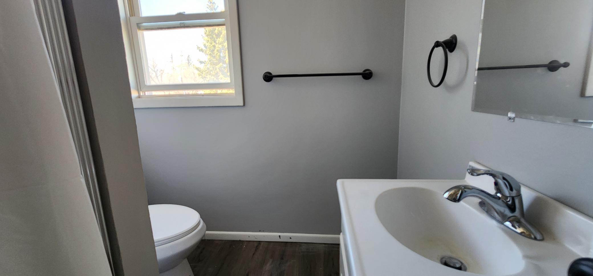 1950 home for sale at 104 5th Avenue S in Wahpeton, ND — 8 bed, 5 bath (photo 24 of 27)