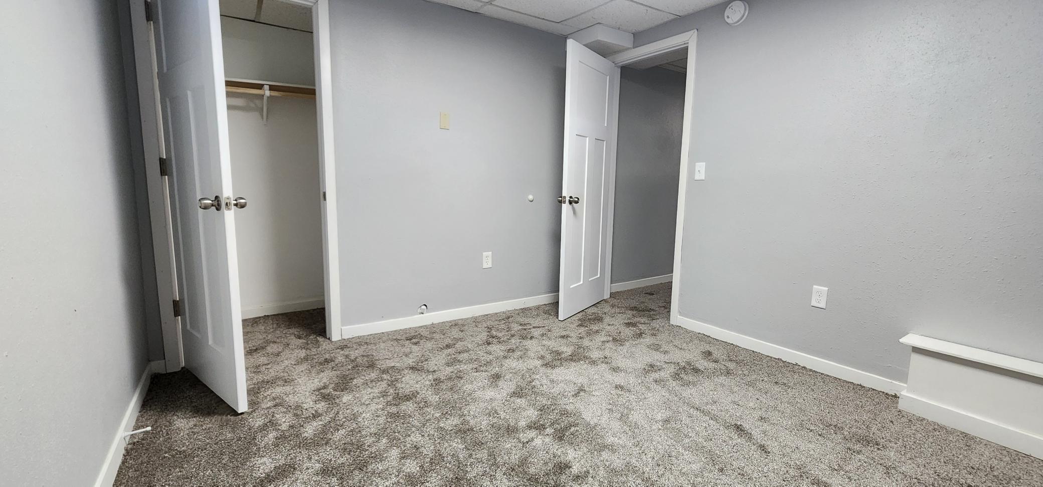 1950 home for sale at 104 5th Avenue S in Wahpeton, ND — 8 bed, 5 bath (photo 10 of 27)