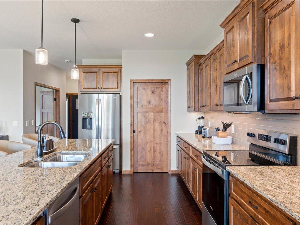 2025 townhouse for sale at 7868 Chickasaw Circle in Pequot Lakes, MN — 3 bed, 2 bath (photo 17 of 68)