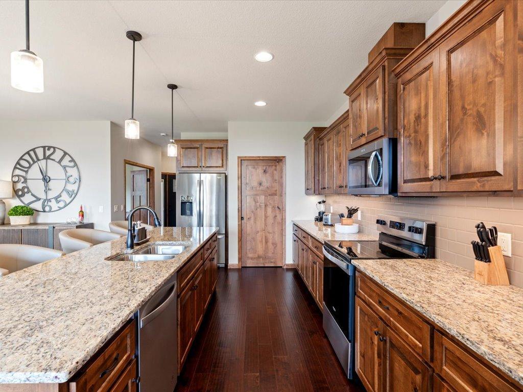 2025 townhouse for sale at 7868 Chickasaw Circle in Pequot Lakes, MN — 3 bed, 2 bath (photo 18 of 68)