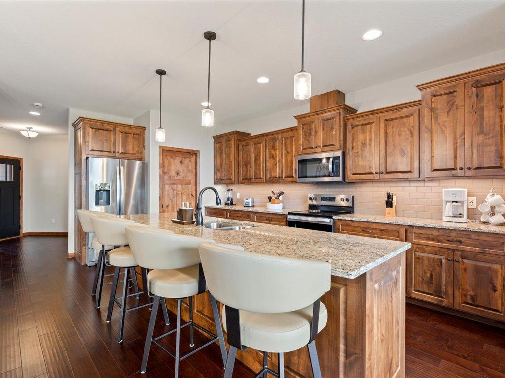 2025 townhouse for sale at 7868 Chickasaw Circle in Pequot Lakes, MN — 3 bed, 2 bath (photo 4 of 68)