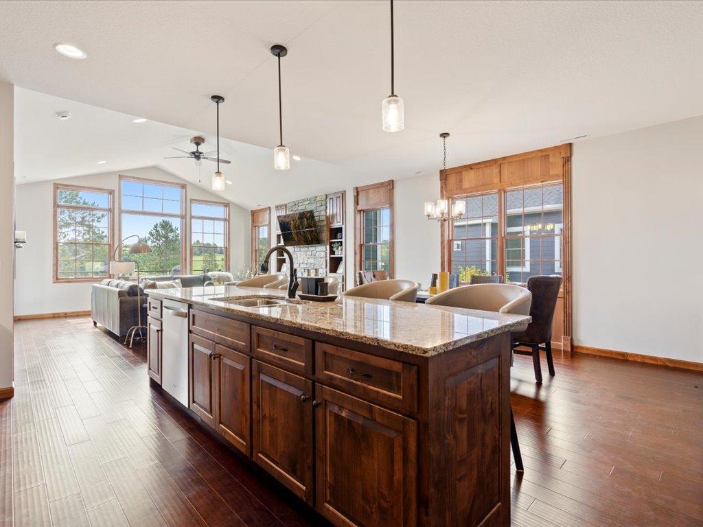 2025 townhouse for sale at 7868 Chickasaw Circle in Pequot Lakes, MN — 3 bed, 2 bath (photo 7 of 68)