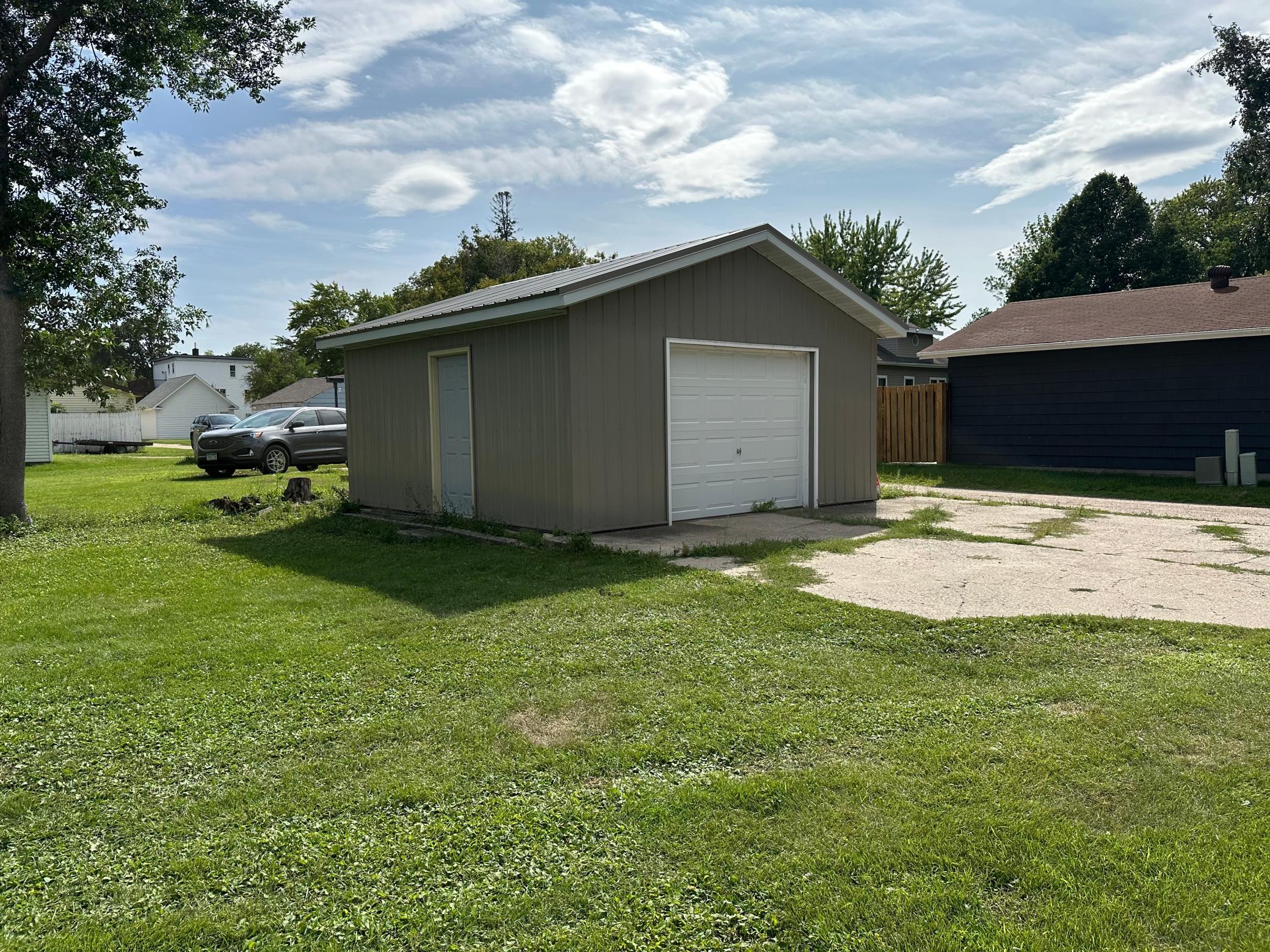 1910 triplex for sale at 623 Horace Avenue N in Thief River Falls, MN — 5 bed, 3 bath (photo 4 of 8)