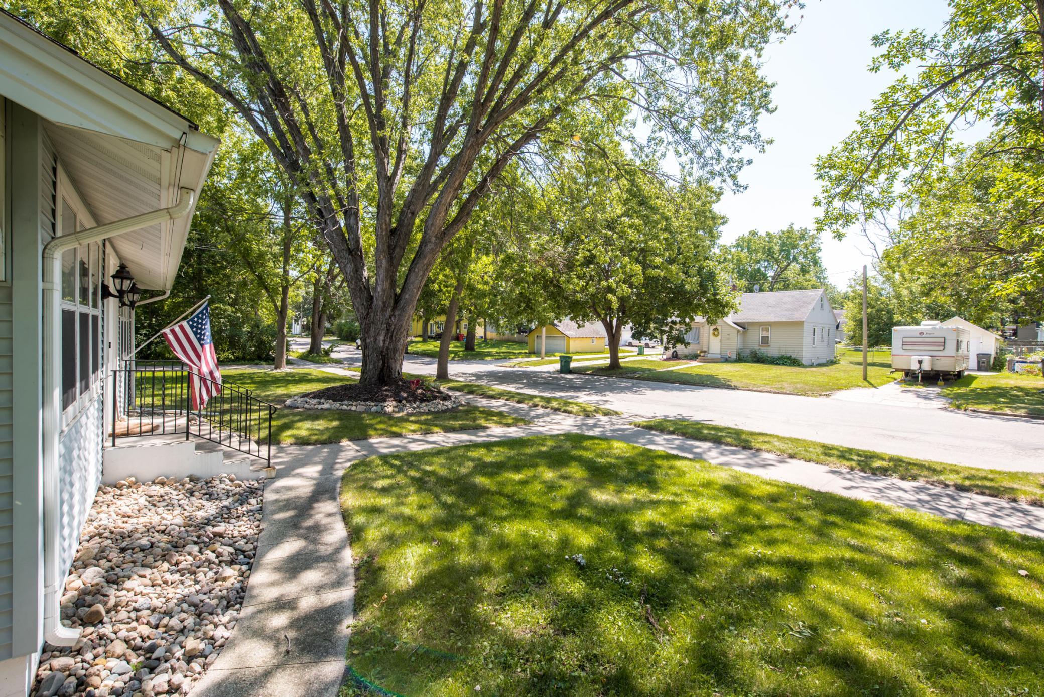 1921 single family home for sale at 305 8th Avenue E in Alexandria, MN — 3 bed, 2 bath (photo 2 of 34)