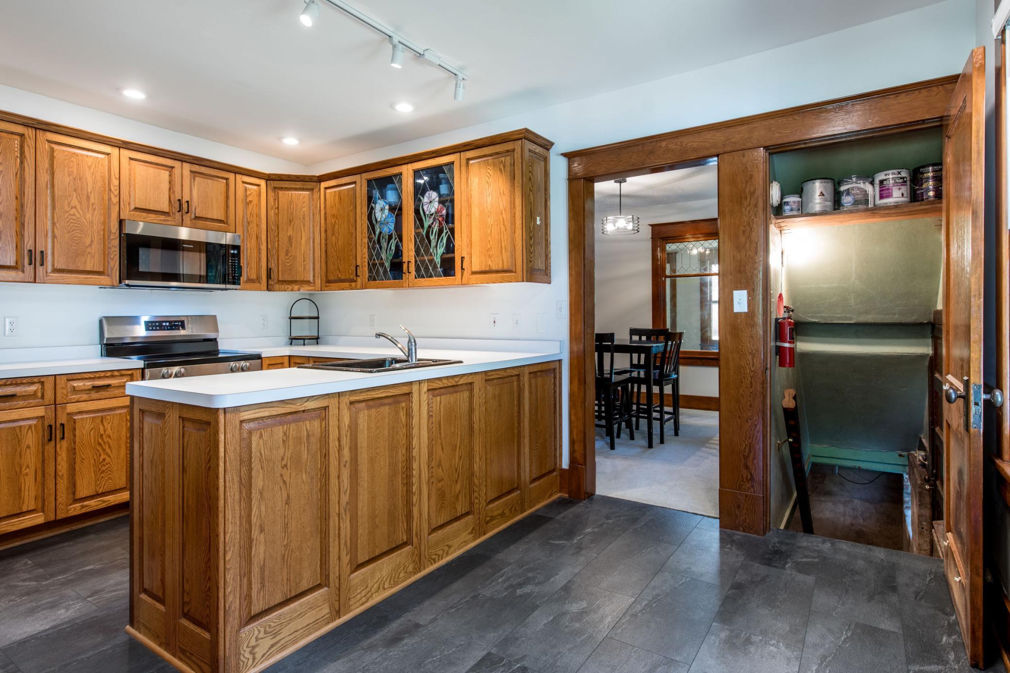 1921 single family home for sale at 305 8th Avenue E in Alexandria, MN — 3 bed, 2 bath (photo 11 of 34)