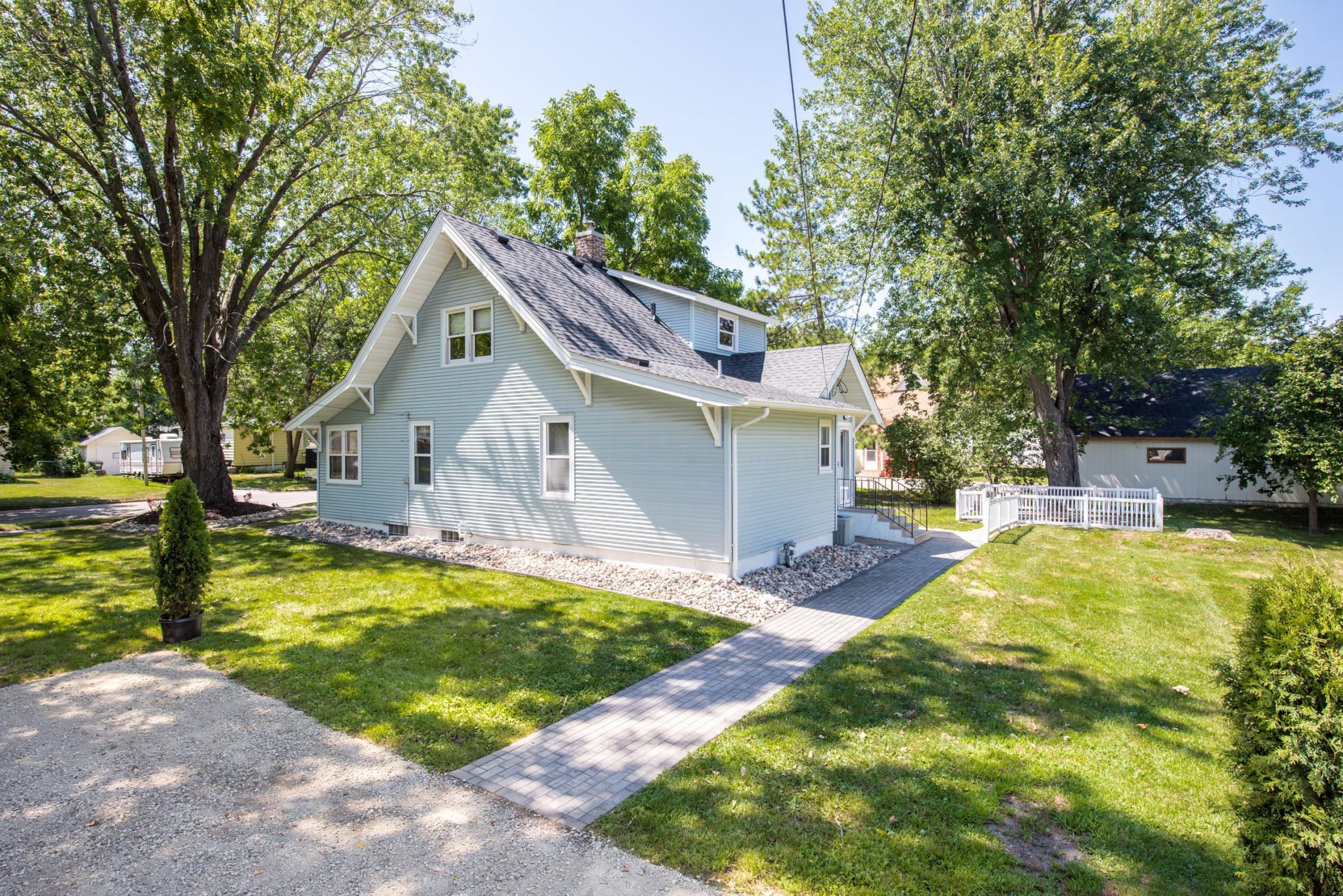1921 single family home for sale at 305 8th Avenue E in Alexandria, MN — 3 bed, 2 bath (photo 30 of 34)