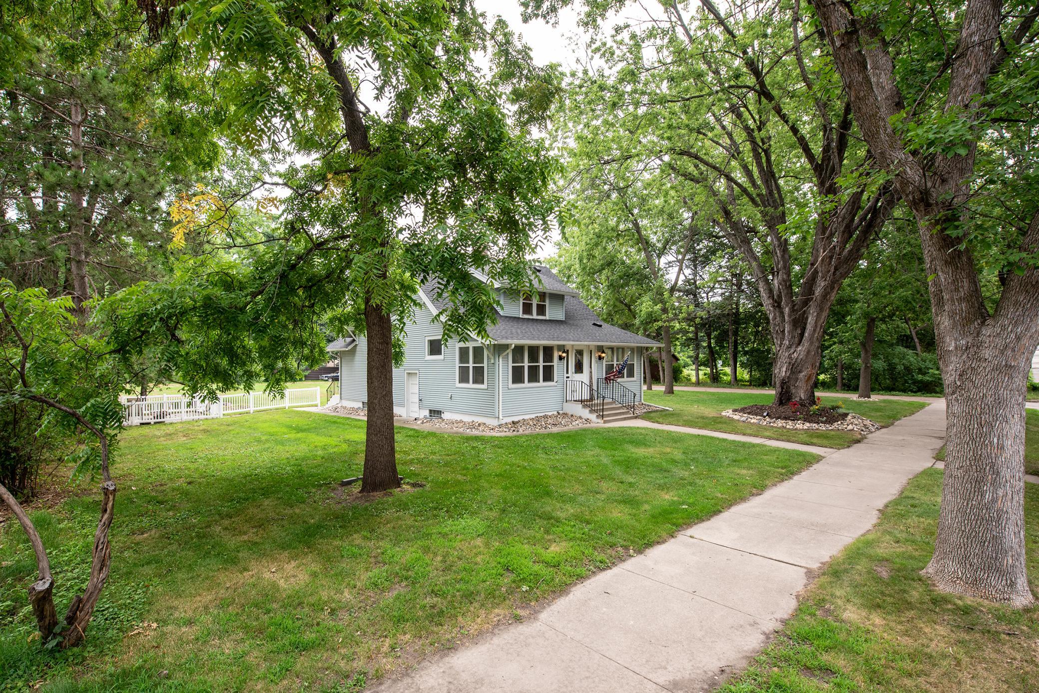 1921 single family home for sale at 305 8th Avenue E in Alexandria, MN — 3 bed, 2 bath (photo 3 of 35)