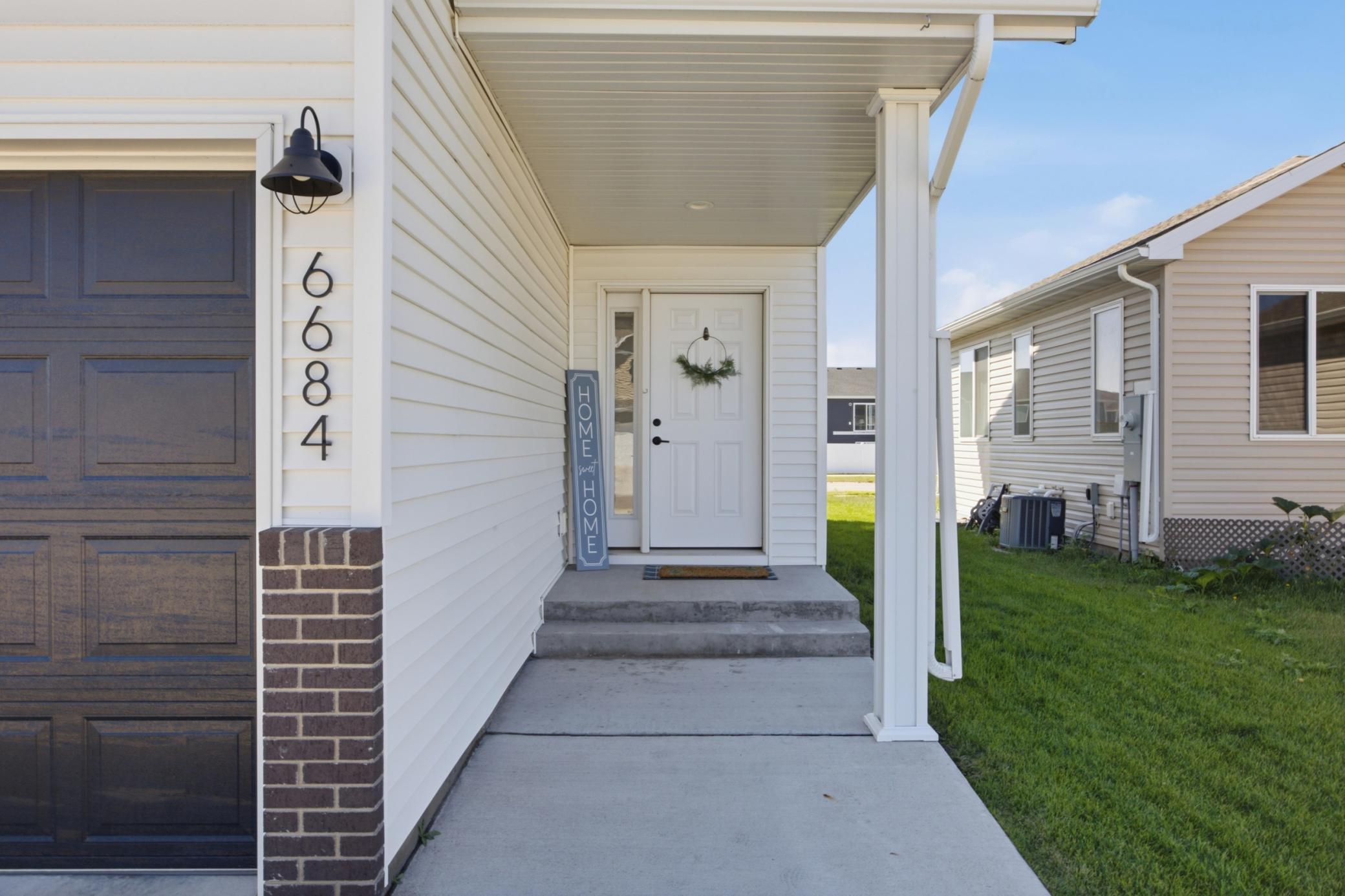 6684 Toronto Drive S, Fargo ND 58104 - Photo 3 of 34