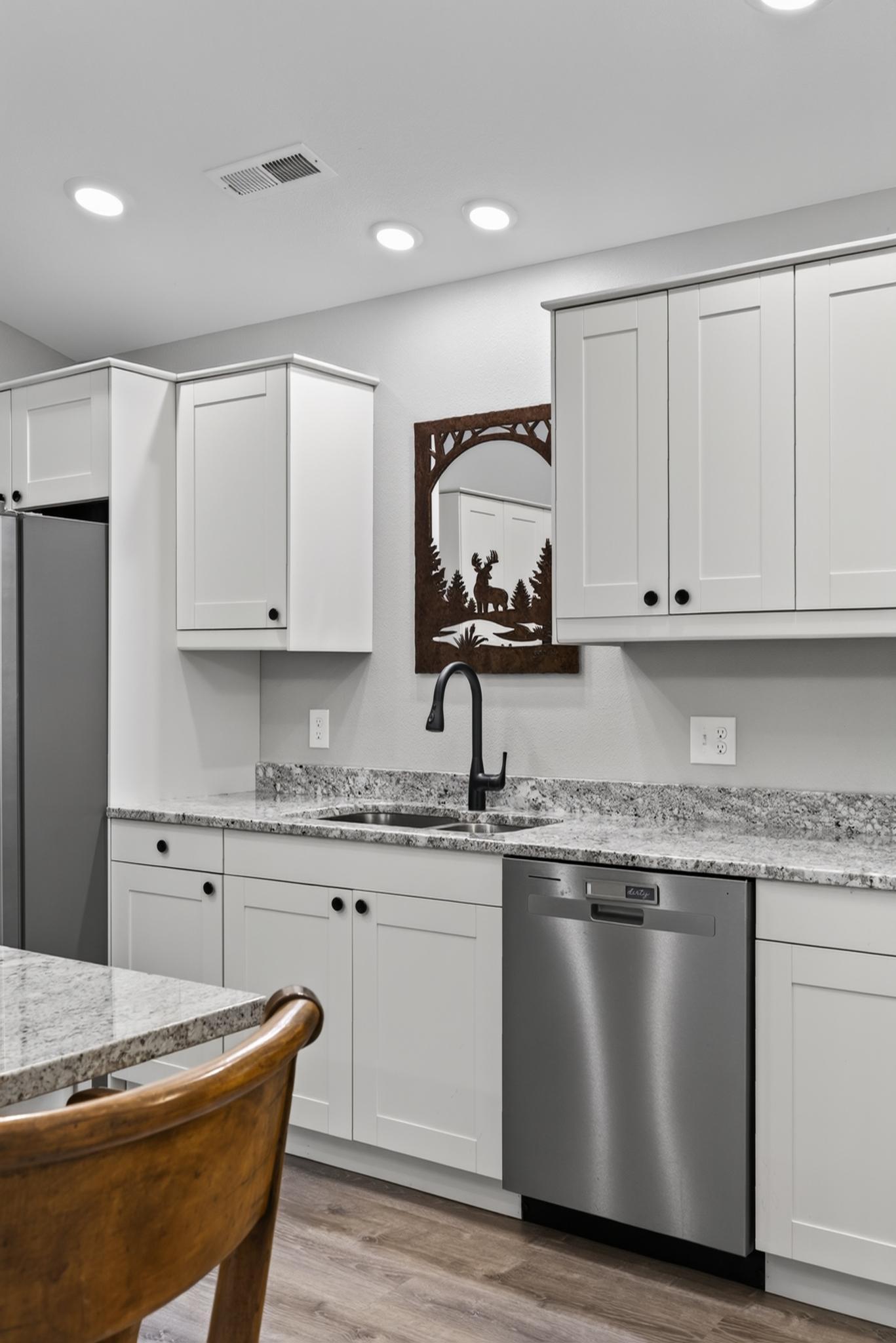 2025 single family home for sale at 7779 Scenic Overlook in Pequot Lakes, MN — 3 bed, 2 bath (photo 9 of 30)