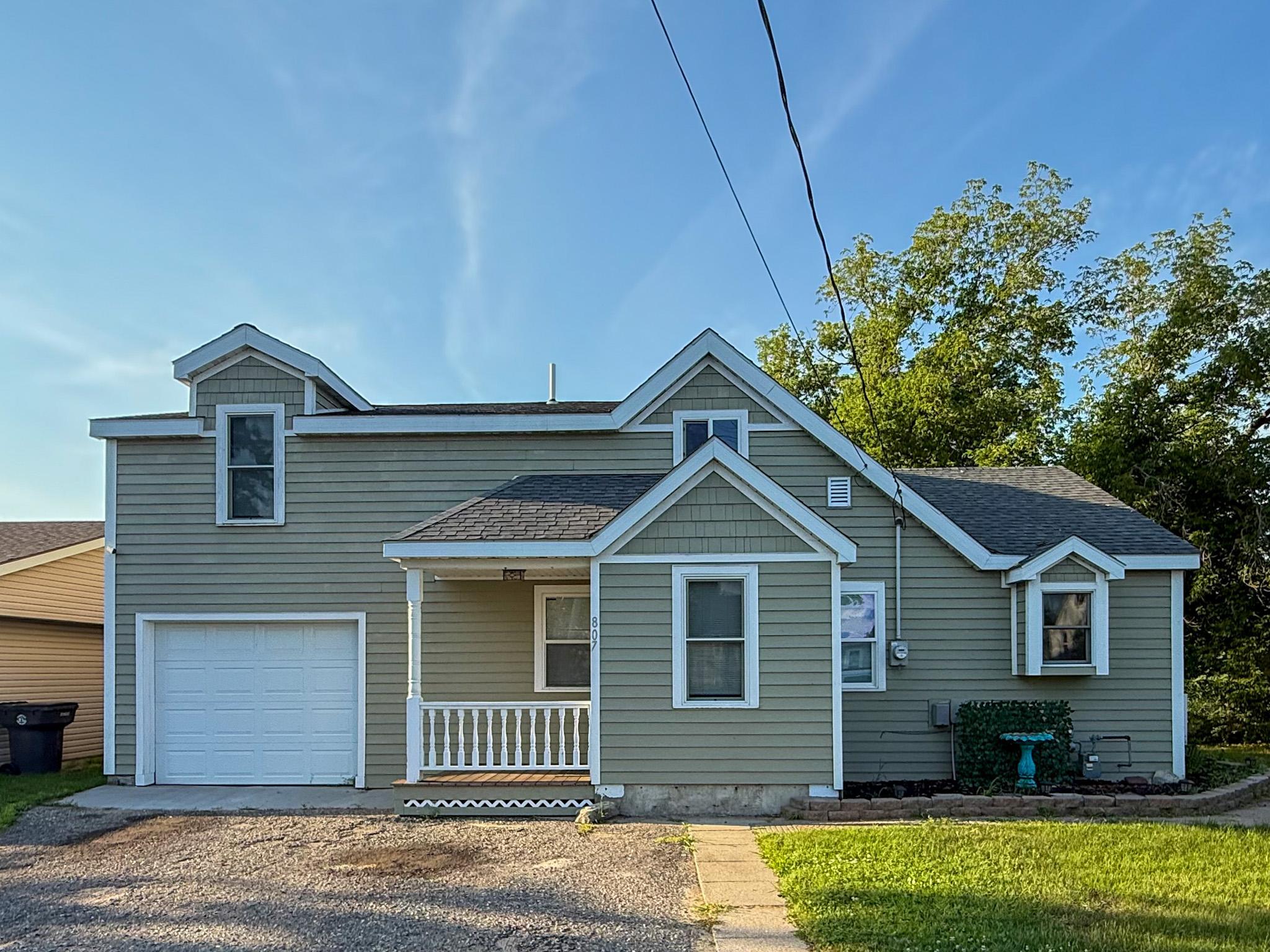 1956 single family home for sale at 807 21st Street NW in Bemidji, MN — 2 bed, 2 bath (photo 2 of 48)