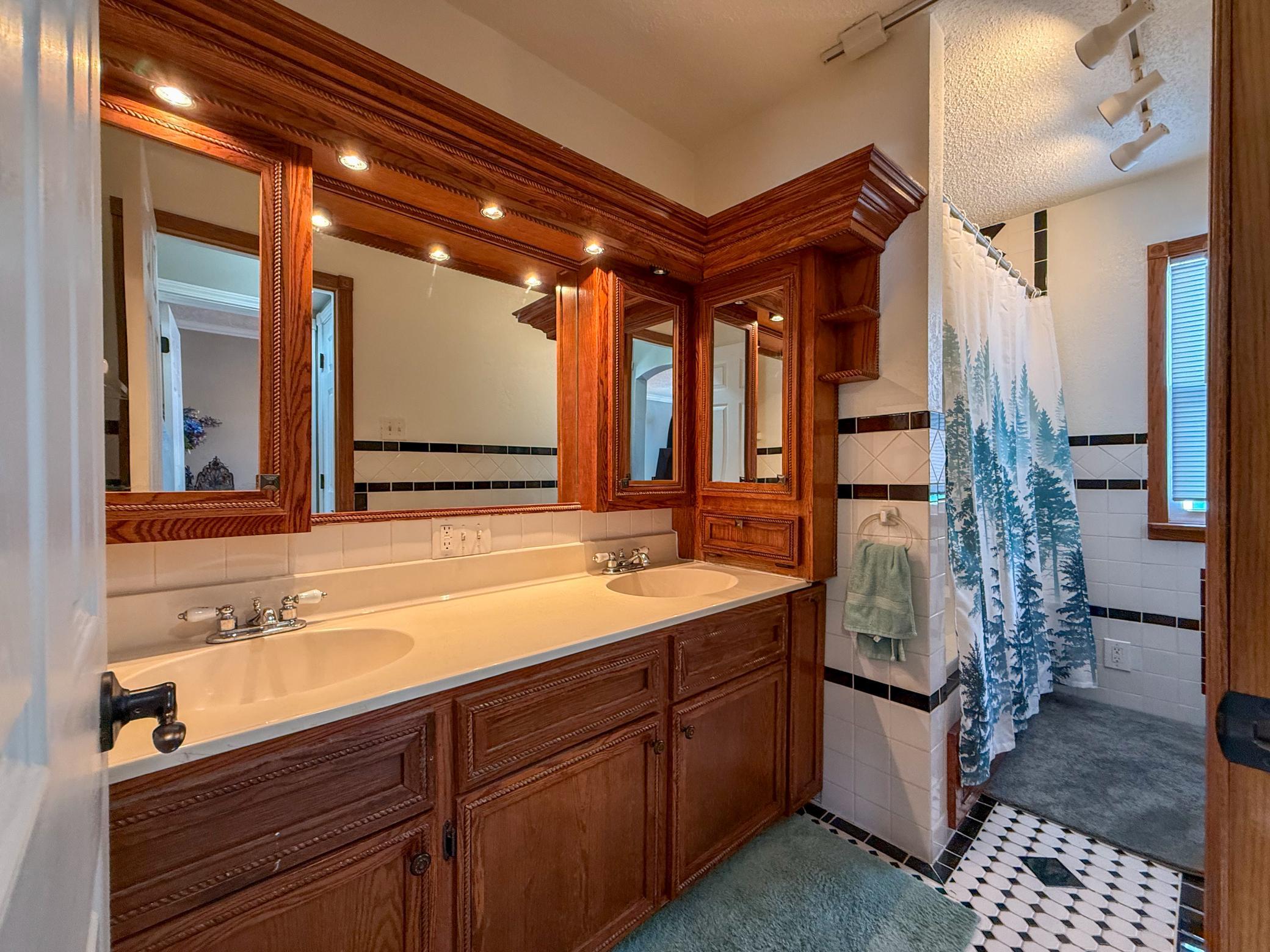 1956 single family home for sale at 807 21st Street NW in Bemidji, MN — 2 bed, 2 bath (photo 18 of 48)