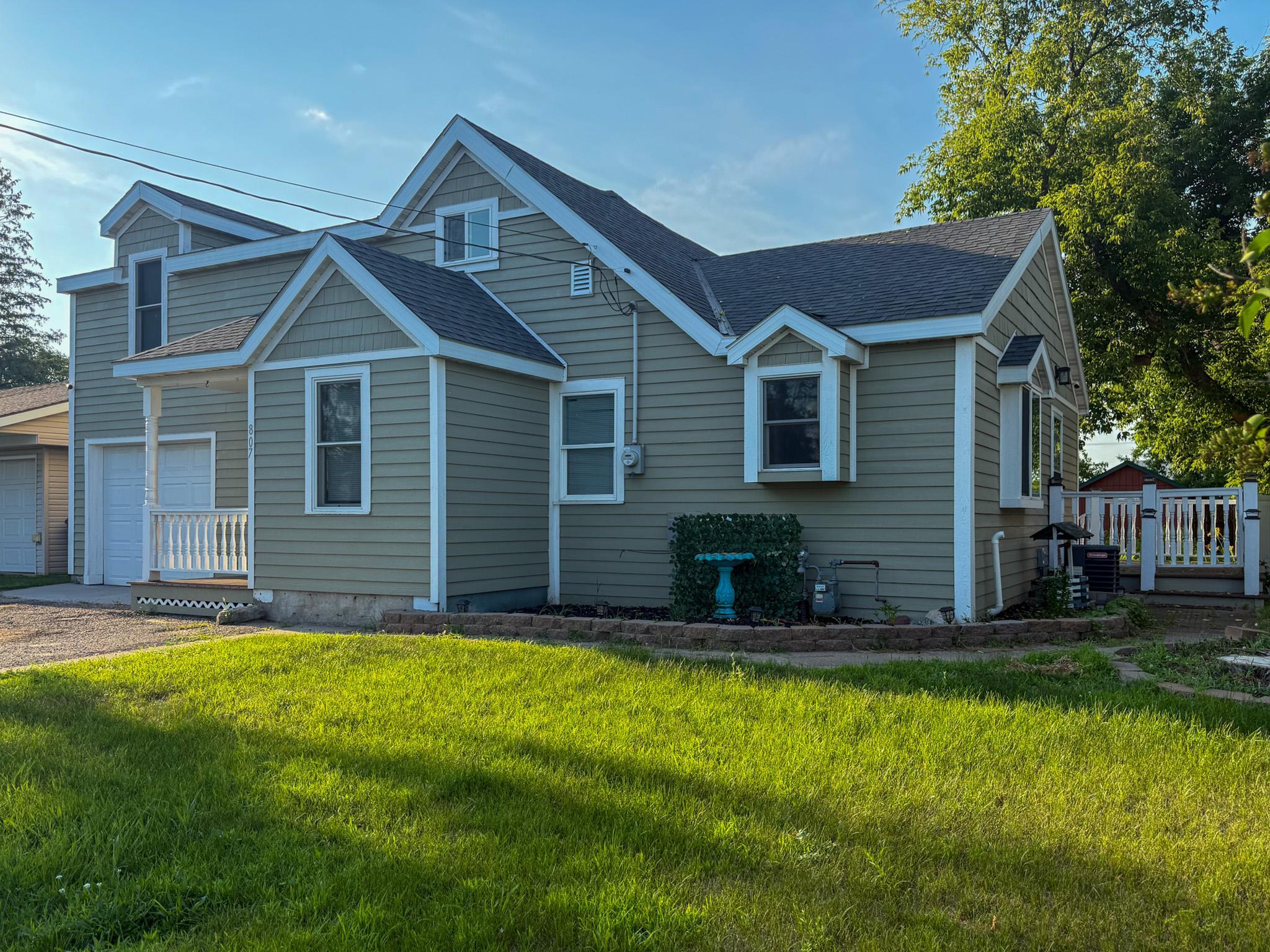 1956 single family home for sale at 807 21st Street NW in Bemidji, MN — 2 bed, 2 bath (photo 3 of 48)