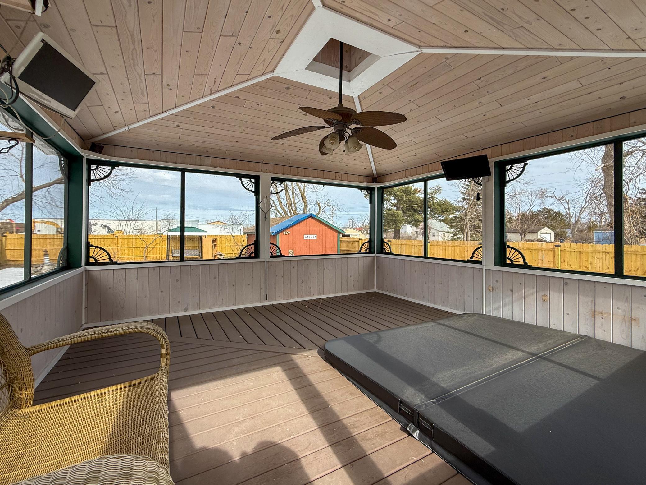 1956 single family home for sale at 807 21st Street NW in Bemidji, MN — 2 bed, 2 bath (photo 31 of 48)