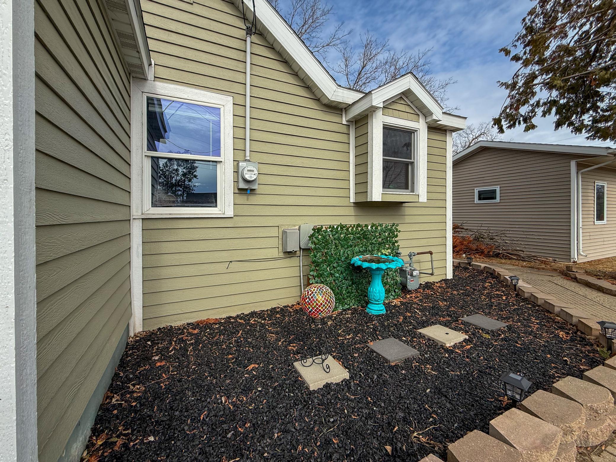 1956 single family home for sale at 807 21st Street NW in Bemidji, MN — 2 bed, 2 bath (photo 6 of 48)