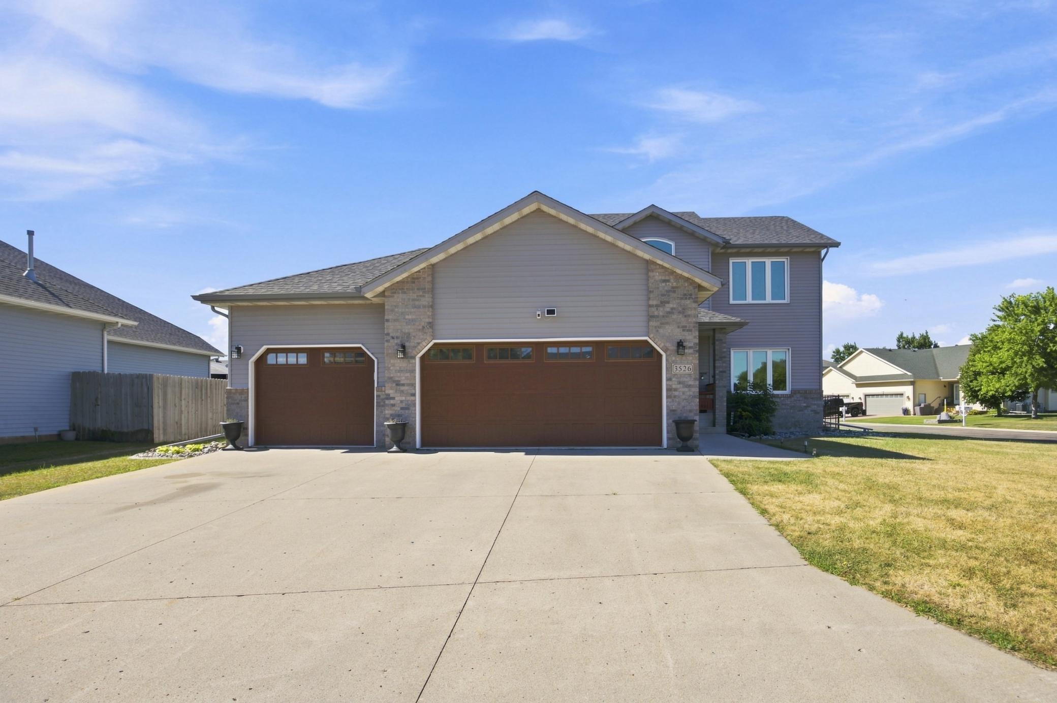 2000 single family home for sale at 3526 Park Avenue S in Fargo, ND — 5 bed, 4 bath