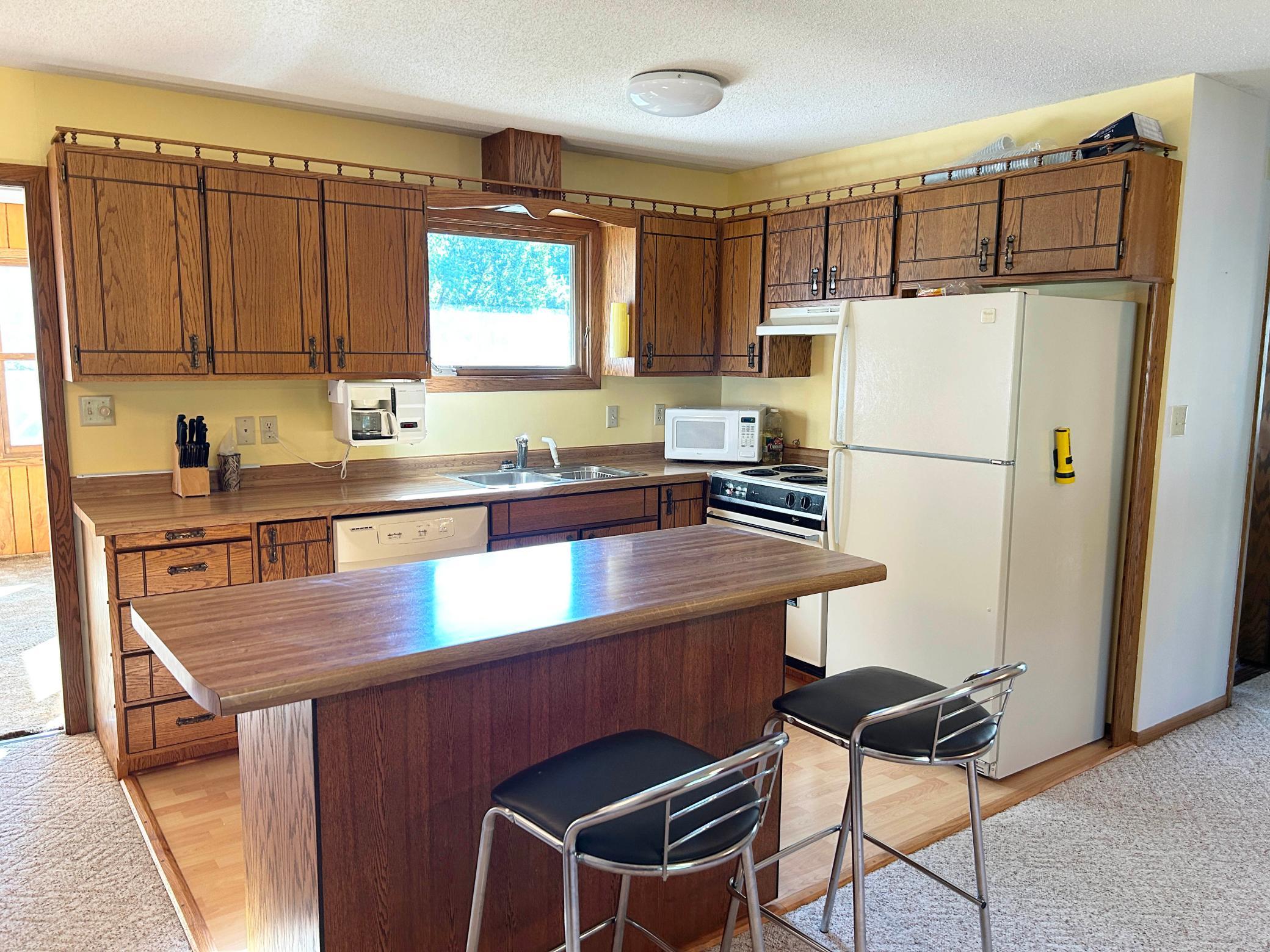 1983 single family home for sale at 16542 329th Avenue in Isle, MN — 2 bed, 2 bath (photo 11 of 32)