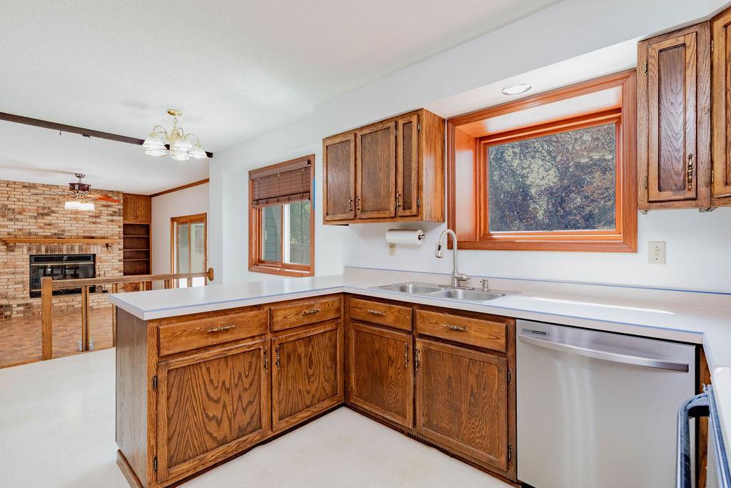 2322 Cromwell Street S, Moorhead MN 56560 - Photo 14 of 58