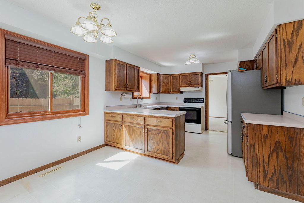 2322 Cromwell Street S, Moorhead MN 56560 - Photo 9 of 58