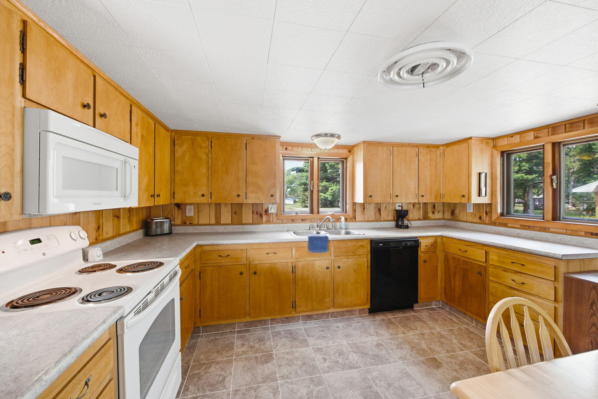 1954 single family home for sale at 32492 355th Avenue in Aitkin, MN — 4 bed, 2 bath (photo 9 of 47)