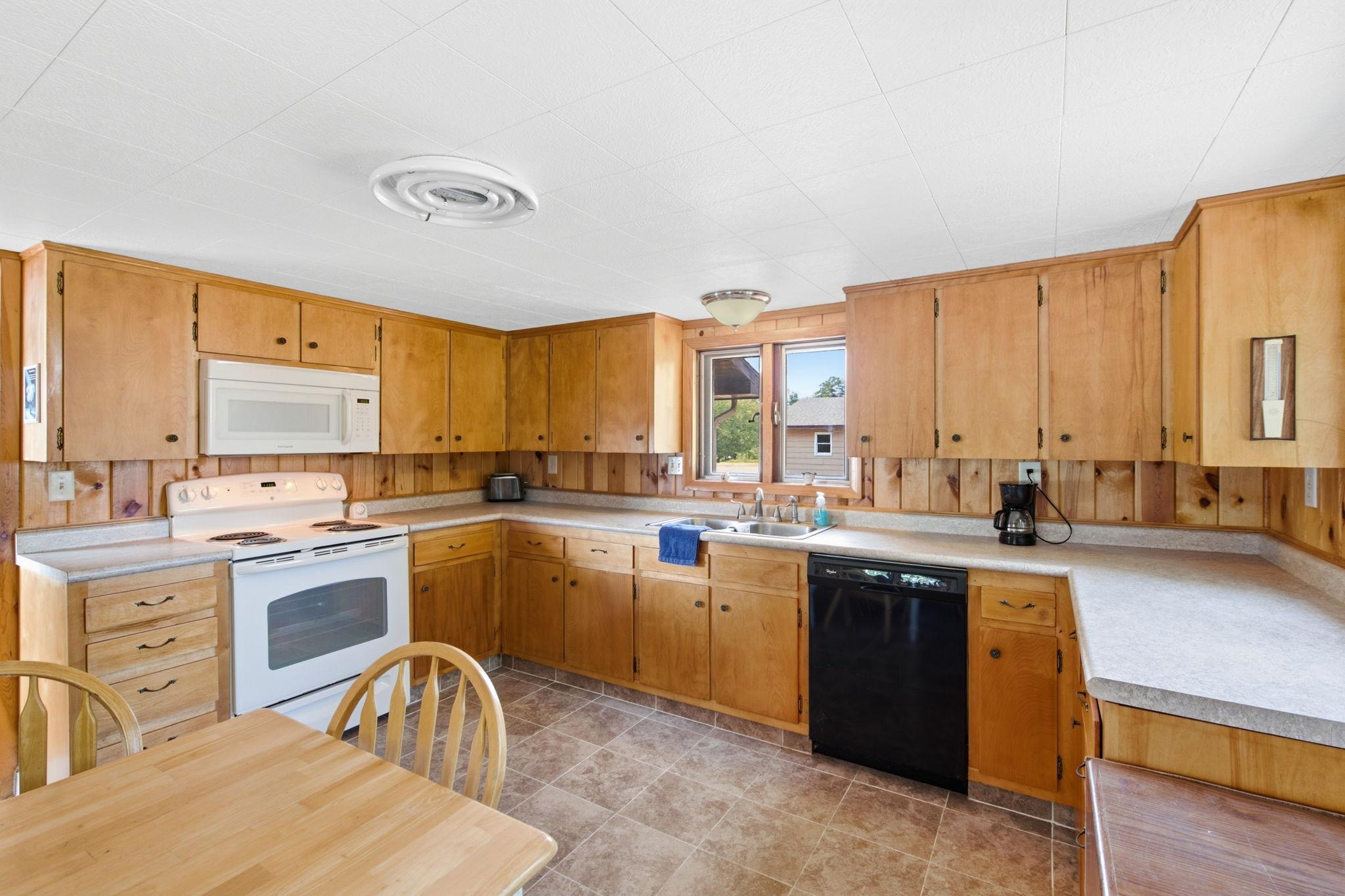 1954 single family home for sale at 32492 355th Avenue in Aitkin, MN — 4 bed, 2 bath (photo 10 of 47)