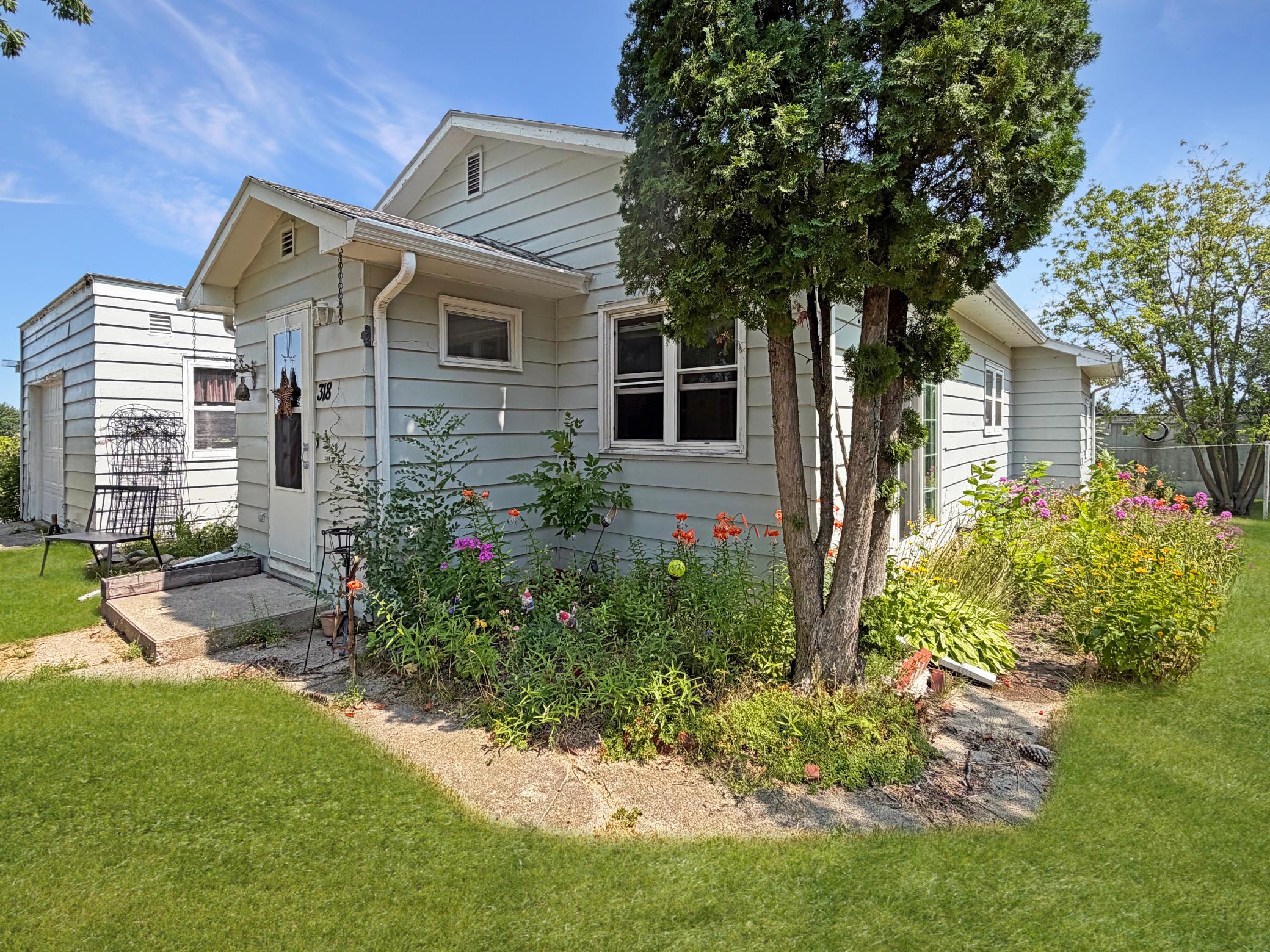 1915 single family home for sale at 318 Clearwater Avenue NW in Bagley, MN — 2 bed, 2 bath (photo 18 of 21)