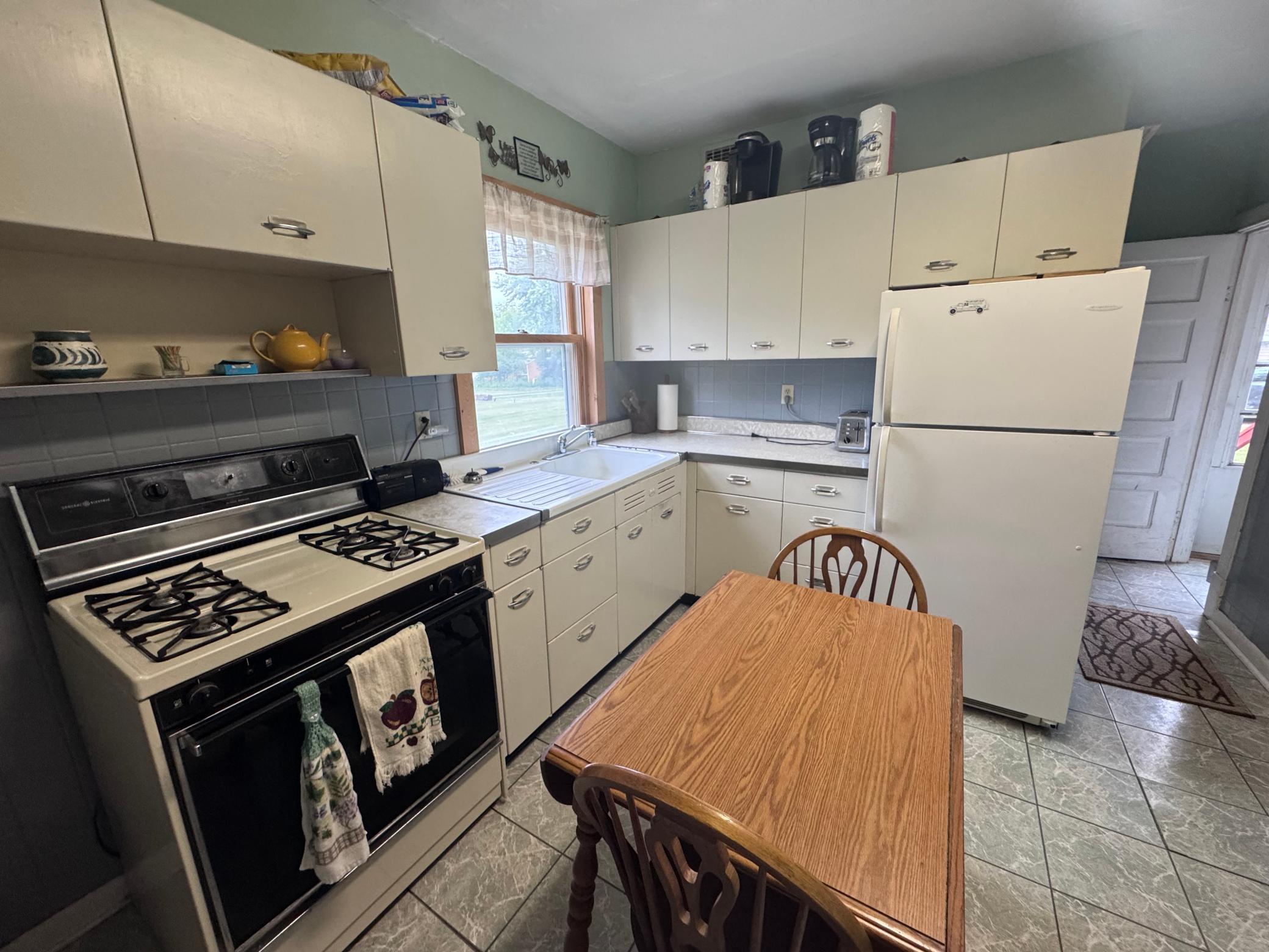 1920 single family home for sale at 185 Red Lake Avenue E in Plummer, MN — 4 bed, 1 bath (photo 5 of 30)