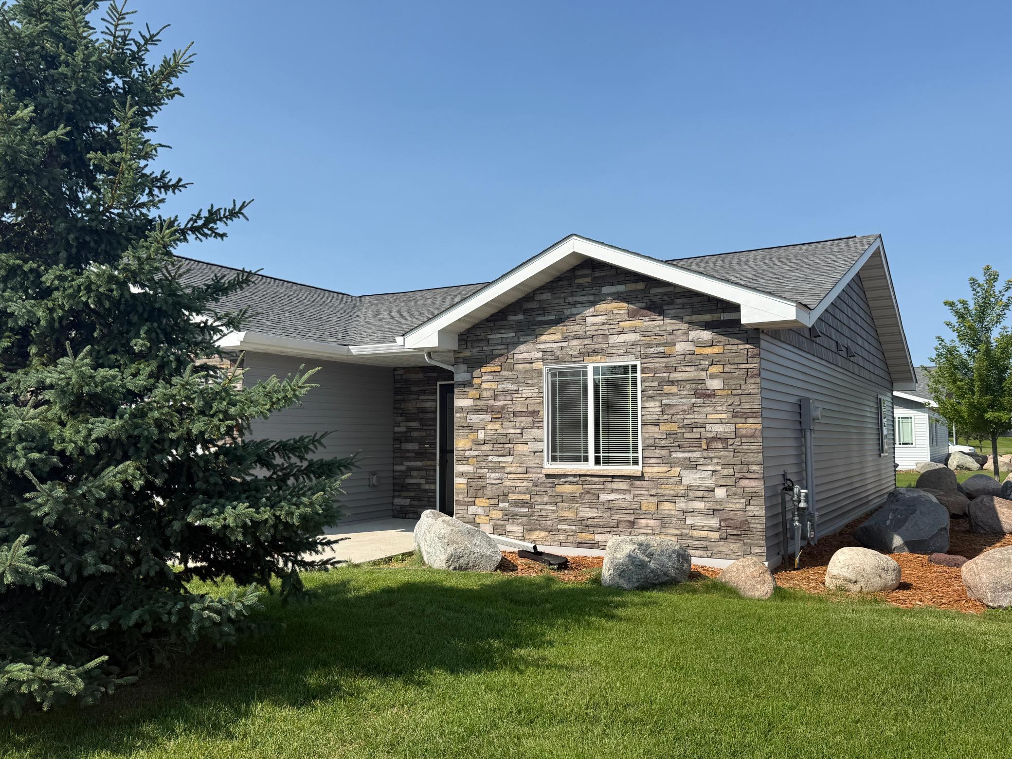 2016 townhouse for sale at 1615 30th Street NW, Unit 23 in Bemidji, MN — 2 bed, 2 bath (photo 2 of 30)