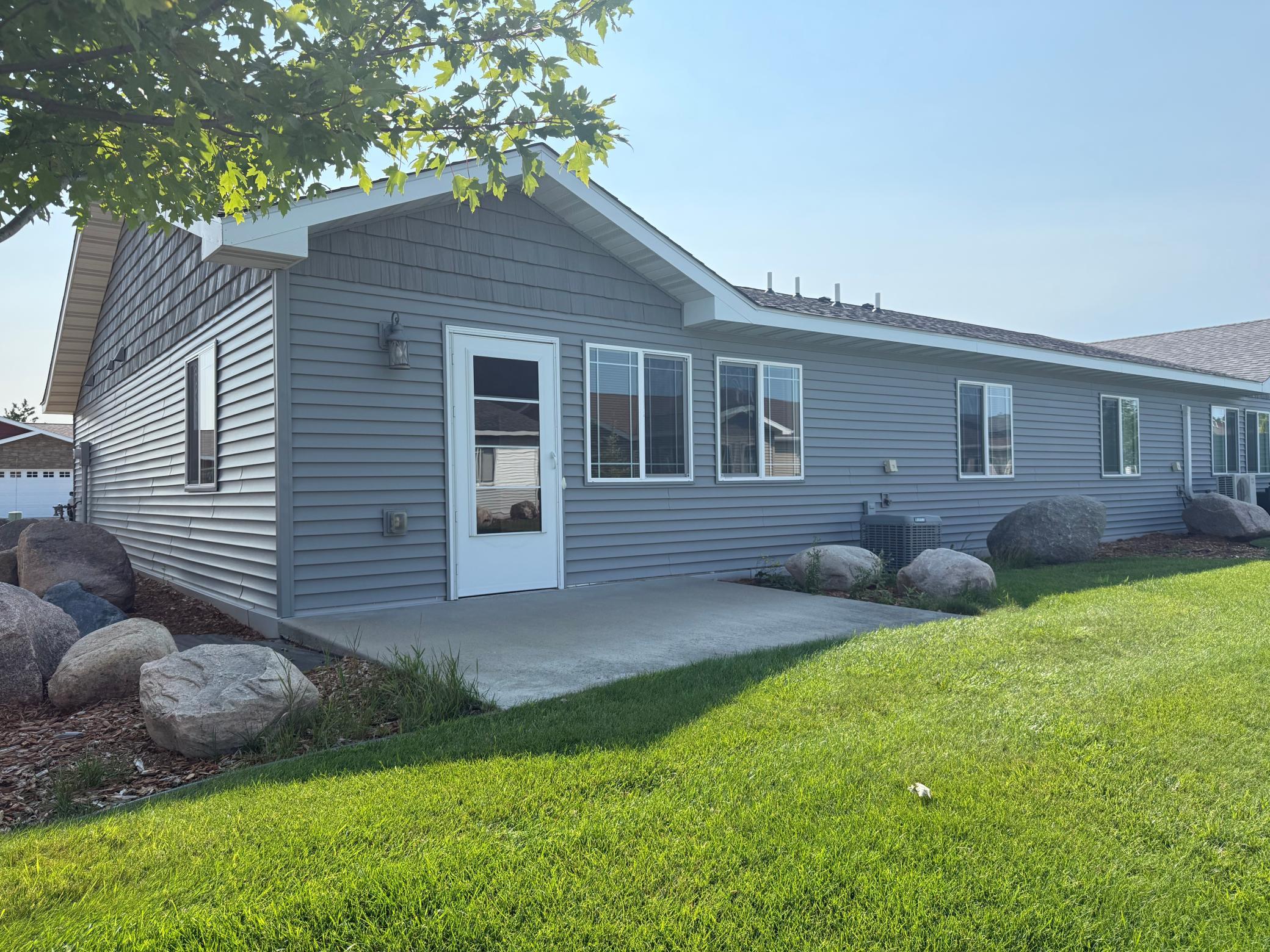 2016 townhouse for sale at 1615 30th Street NW, Unit 23 in Bemidji, MN — 2 bed, 2 bath (photo 5 of 30)