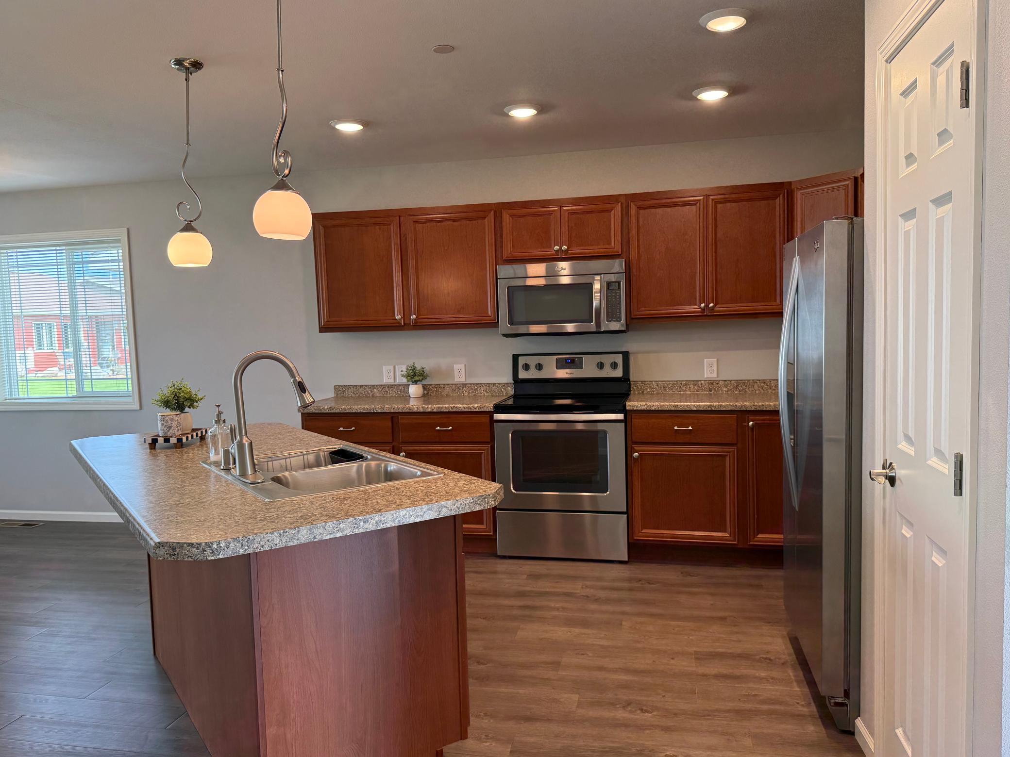 2016 townhouse for sale at 1615 30th Street NW, Unit 23 in Bemidji, MN — 2 bed, 2 bath (photo 10 of 30)