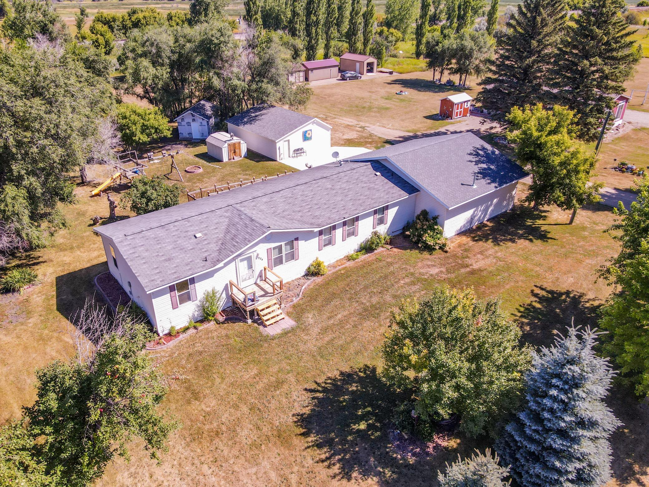 2003 single family home for sale at 904 Ordway Street in Tower City, ND — 4 bed, 2 bath (photo 2 of 51)
