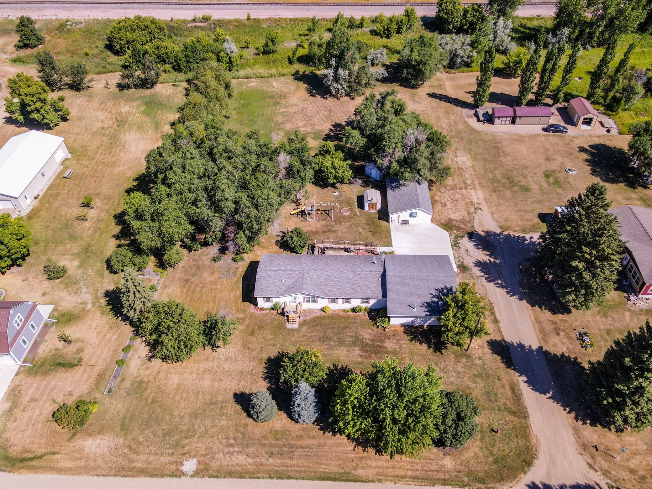 2003 single family home for sale at 904 Ordway Street in Tower City, ND — 4 bed, 2 bath (photo 13 of 51)