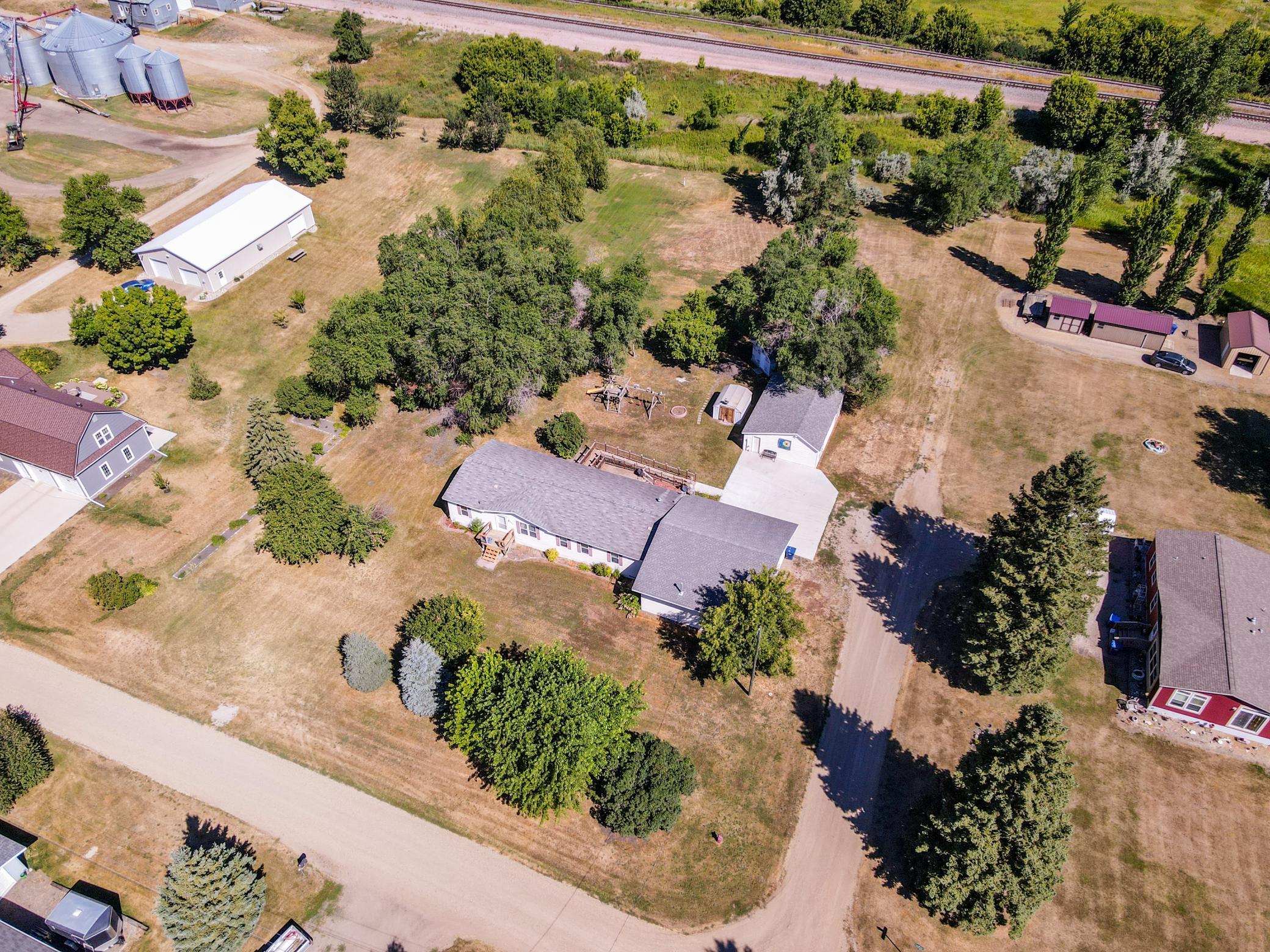 2003 single family home for sale at 904 Ordway Street in Tower City, ND — 4 bed, 2 bath (photo 14 of 51)