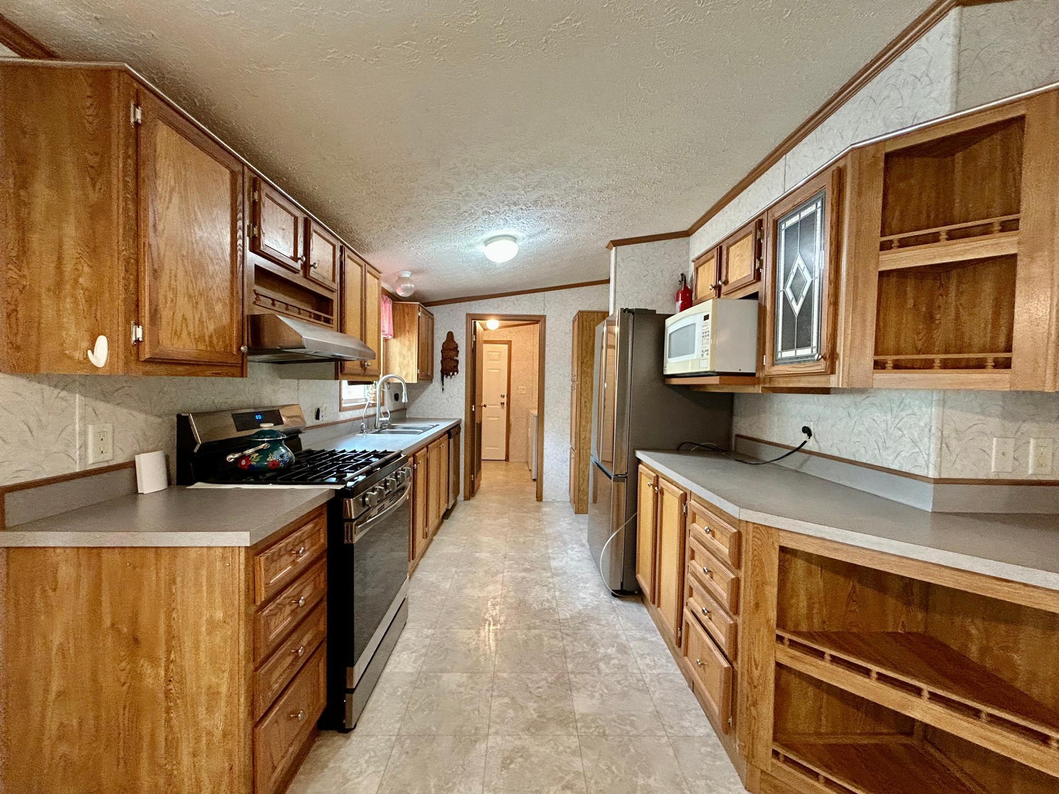 2003 single family home for sale at 904 Ordway Street in Tower City, ND — 4 bed, 2 bath (photo 16 of 51)