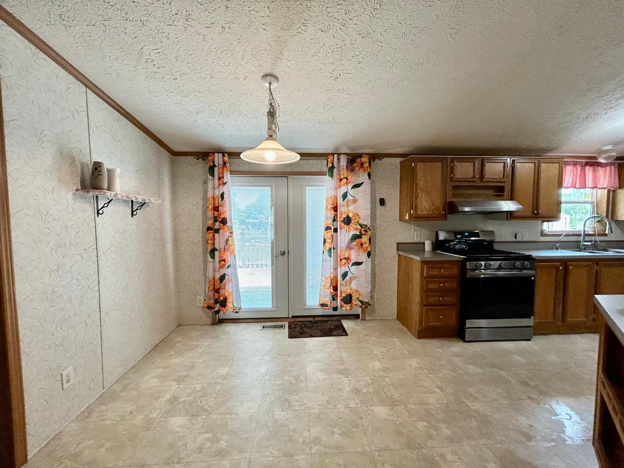 2003 single family home for sale at 904 Ordway Street in Tower City, ND — 4 bed, 2 bath (photo 19 of 51)