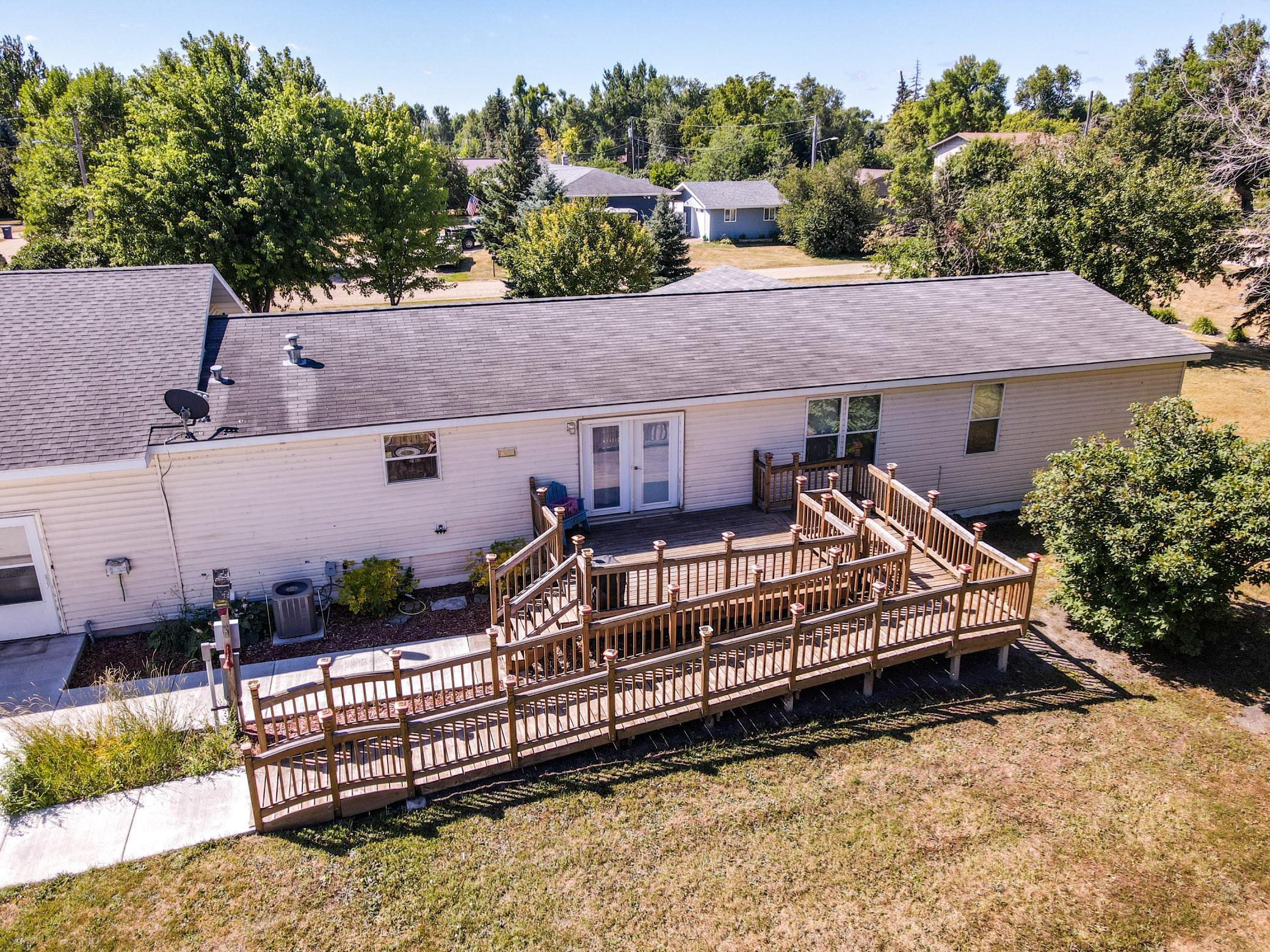 2003 single family home for sale at 904 Ordway Street in Tower City, ND — 4 bed, 2 bath (photo 5 of 51)