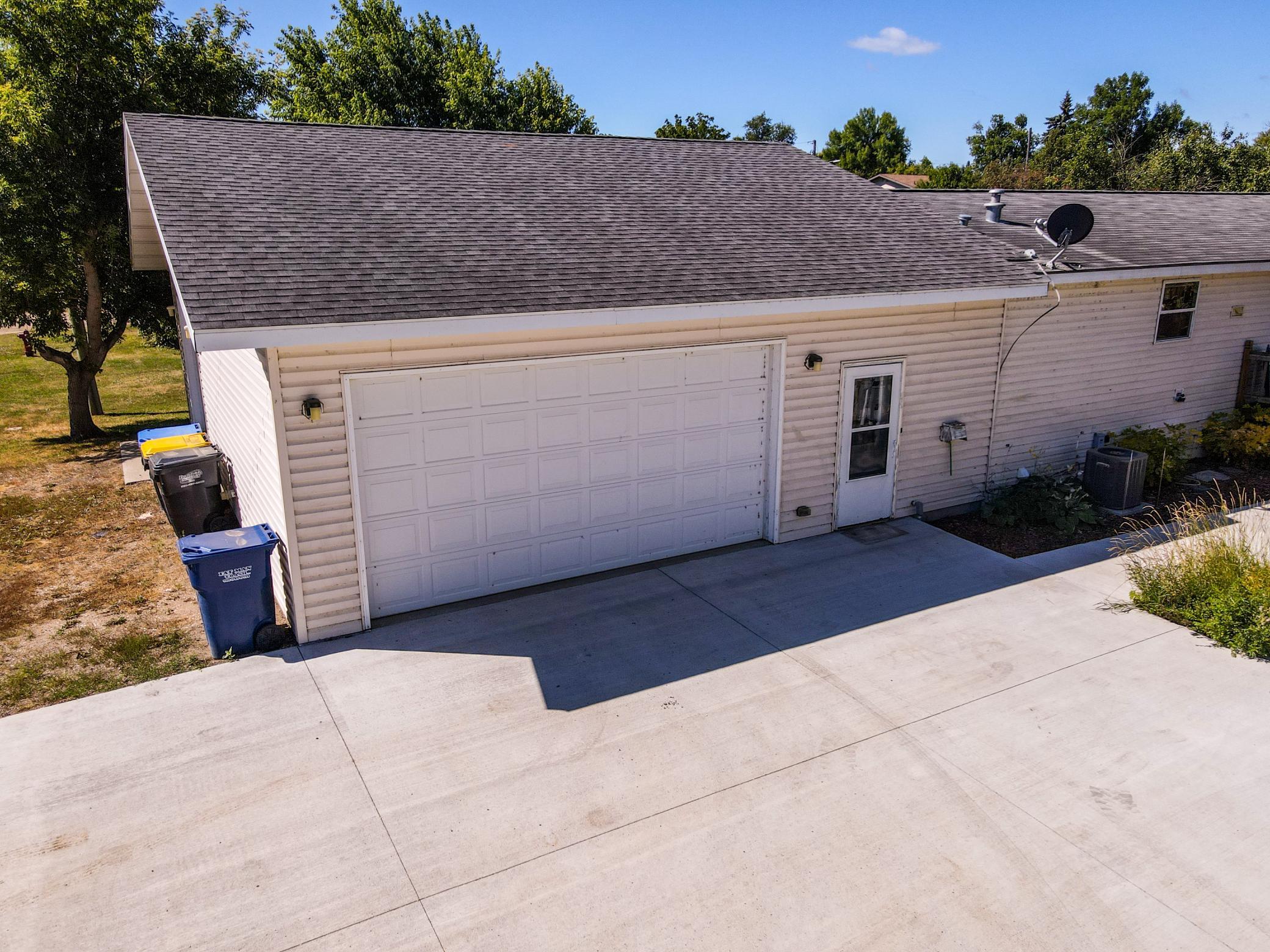 2003 single family home for sale at 904 Ordway Street in Tower City, ND — 4 bed, 2 bath (photo 6 of 51)