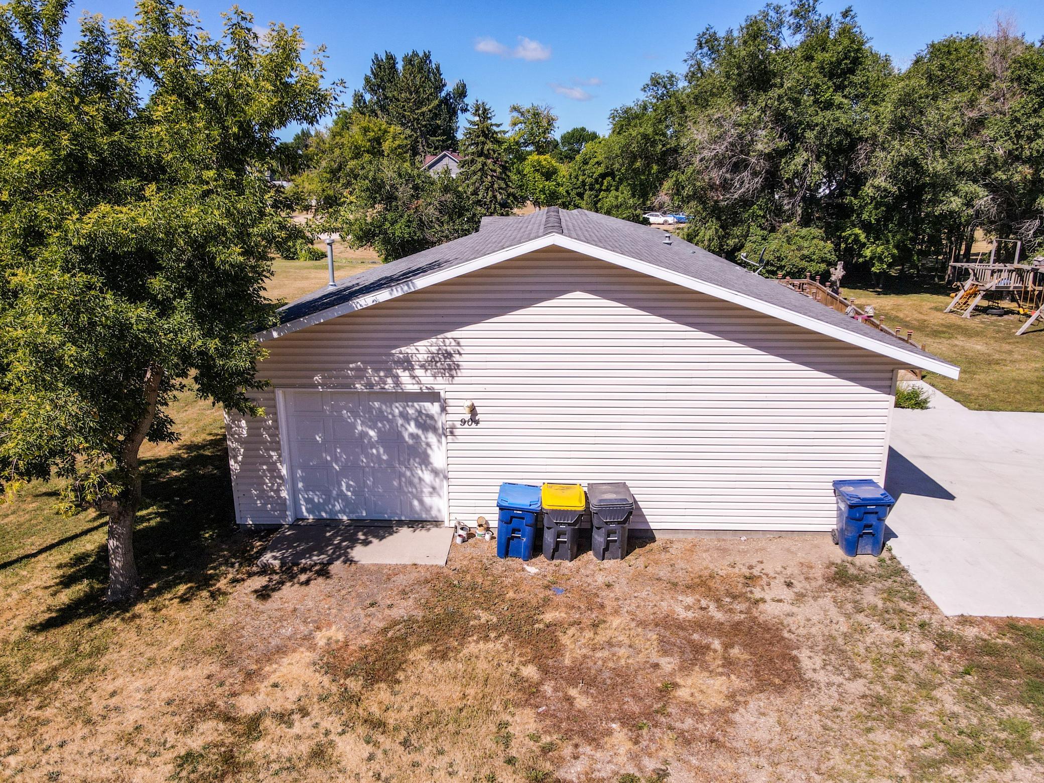 2003 single family home for sale at 904 Ordway Street in Tower City, ND — 4 bed, 2 bath (photo 7 of 51)