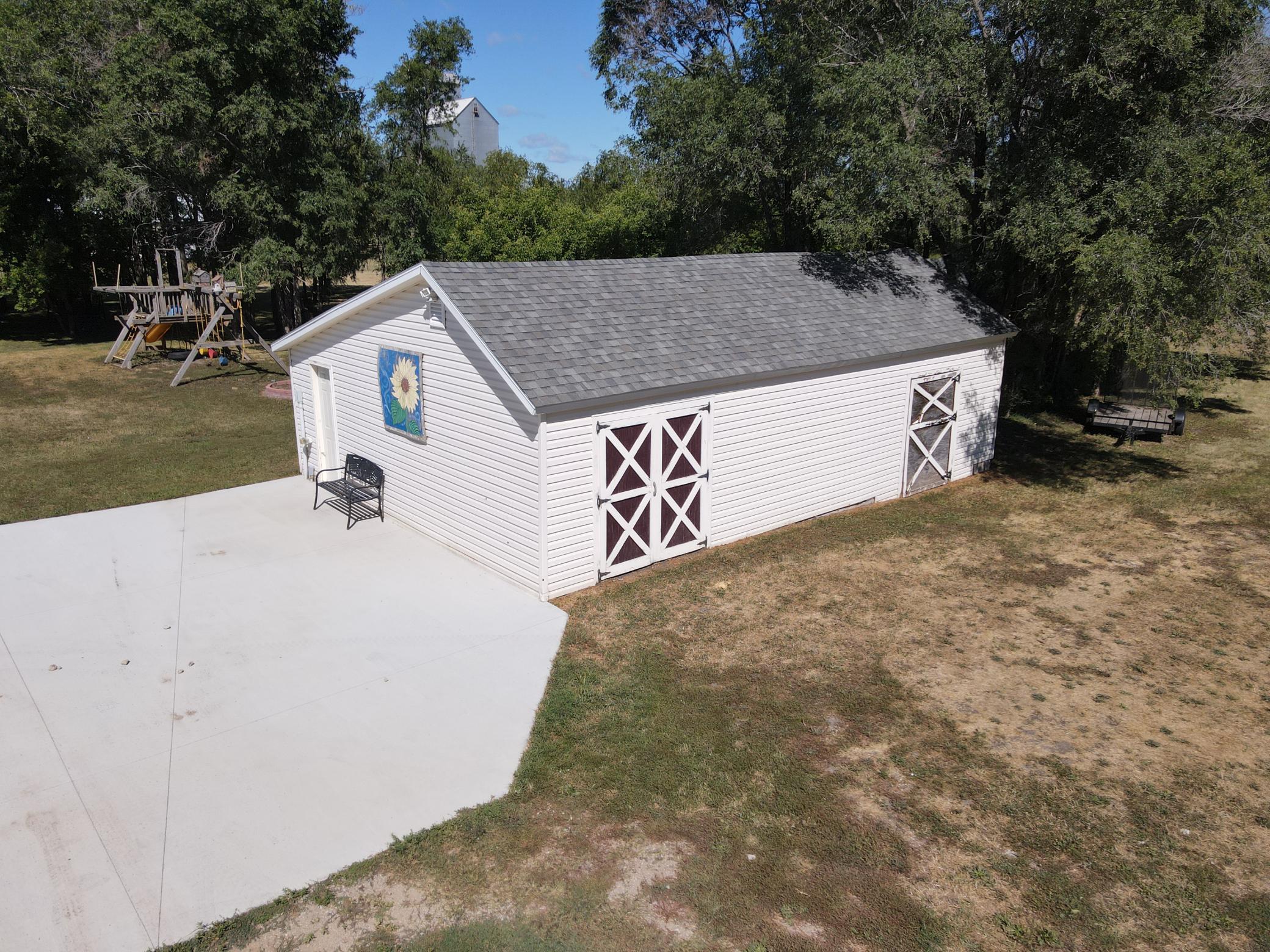 2003 single family home for sale at 904 Ordway Street in Tower City, ND — 4 bed, 2 bath (photo 9 of 51)