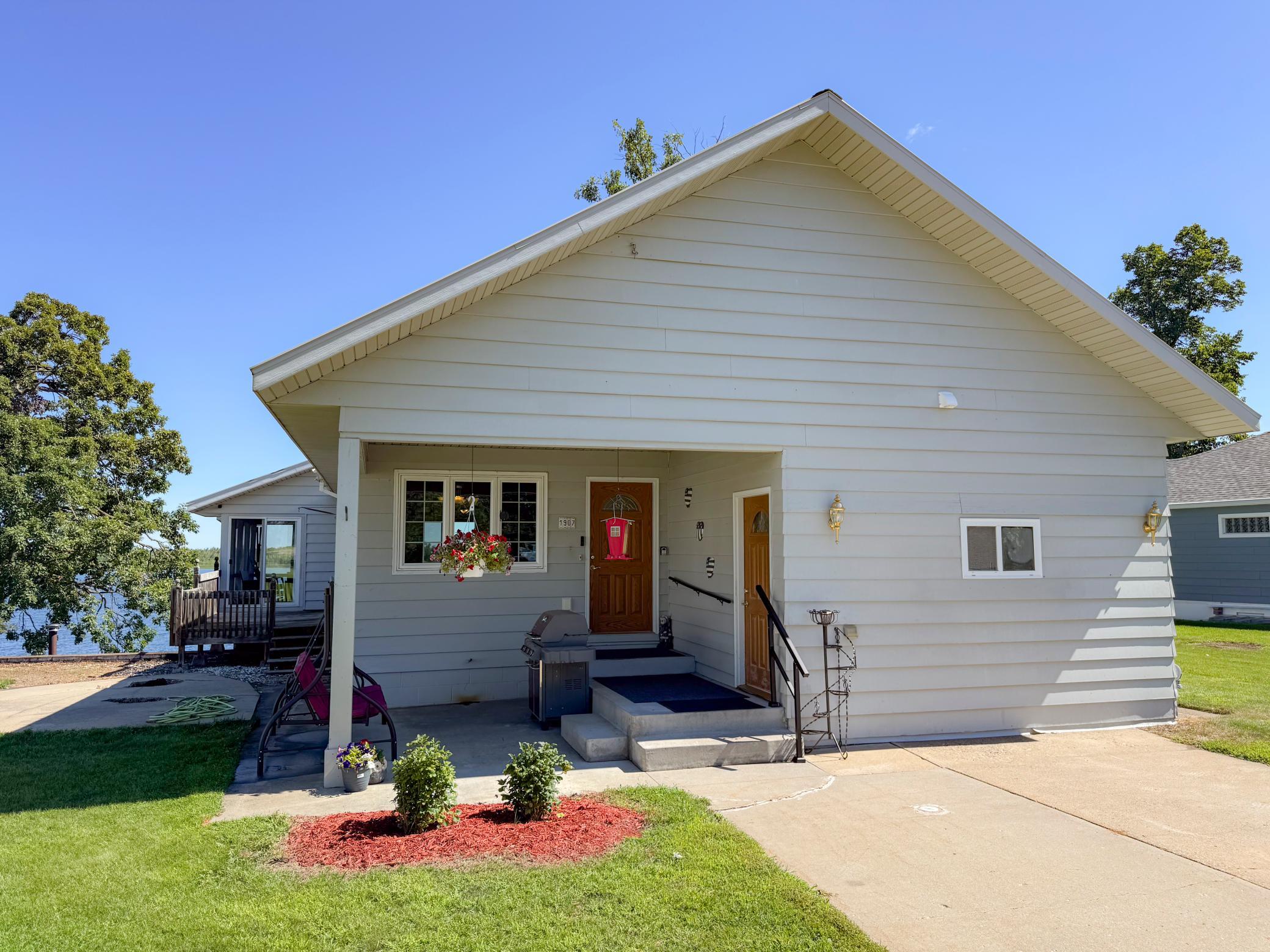 1941 single family home for sale at 1907 S Lake Irving Drive SW in Bemidji, MN — 2 bed, 2 bath (photo 2 of 37)