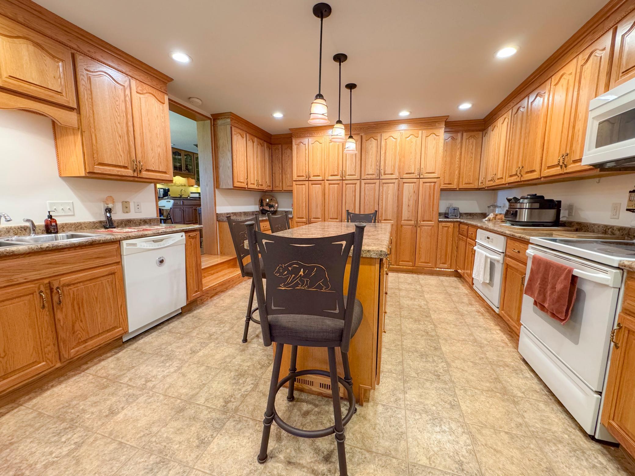 1941 single family home for sale at 1907 S Lake Irving Drive SW in Bemidji, MN — 2 bed, 2 bath (photo 17 of 37)