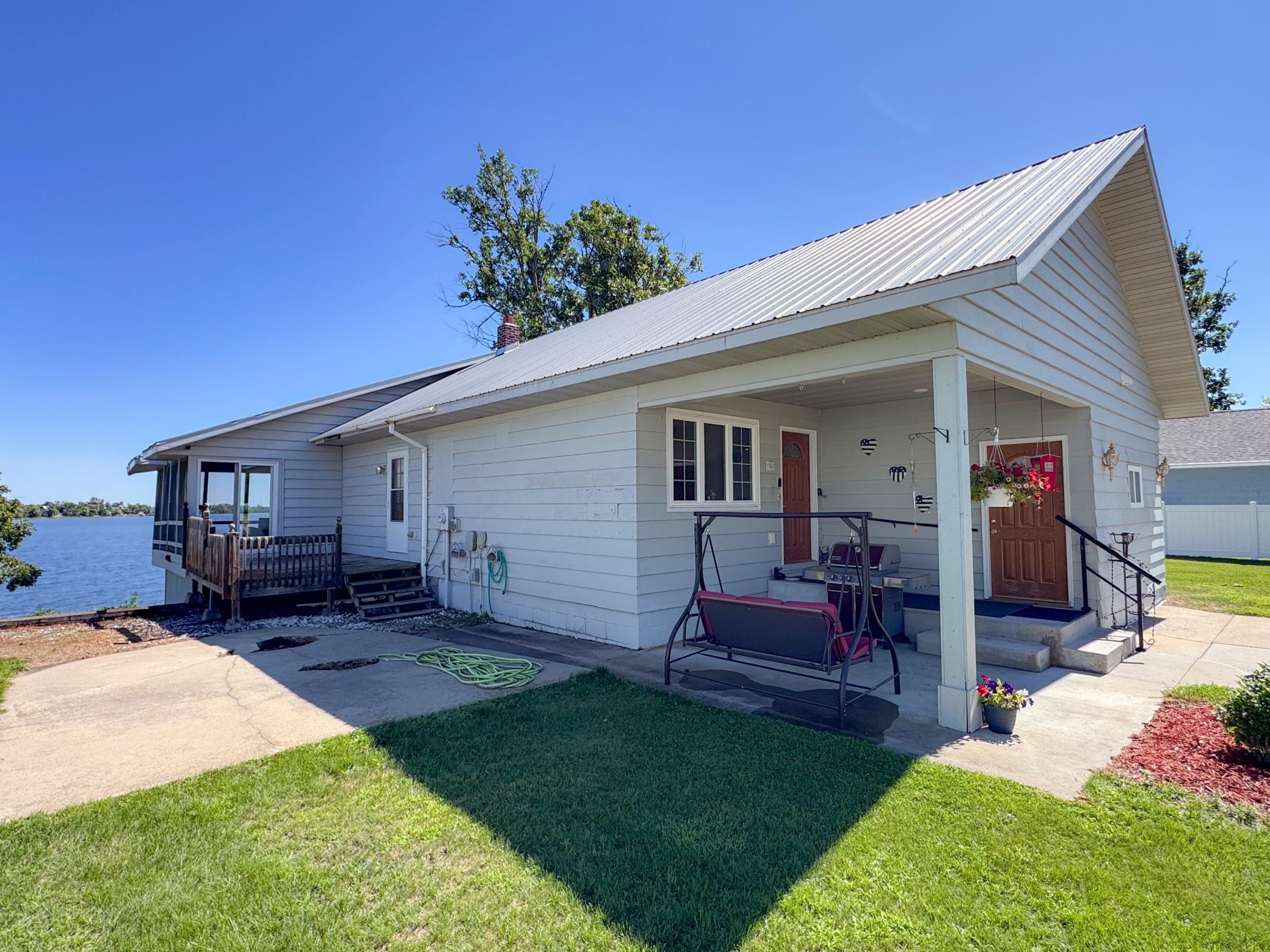 1941 single family home for sale at 1907 S Lake Irving Drive SW in Bemidji, MN — 2 bed, 2 bath (photo 3 of 37)