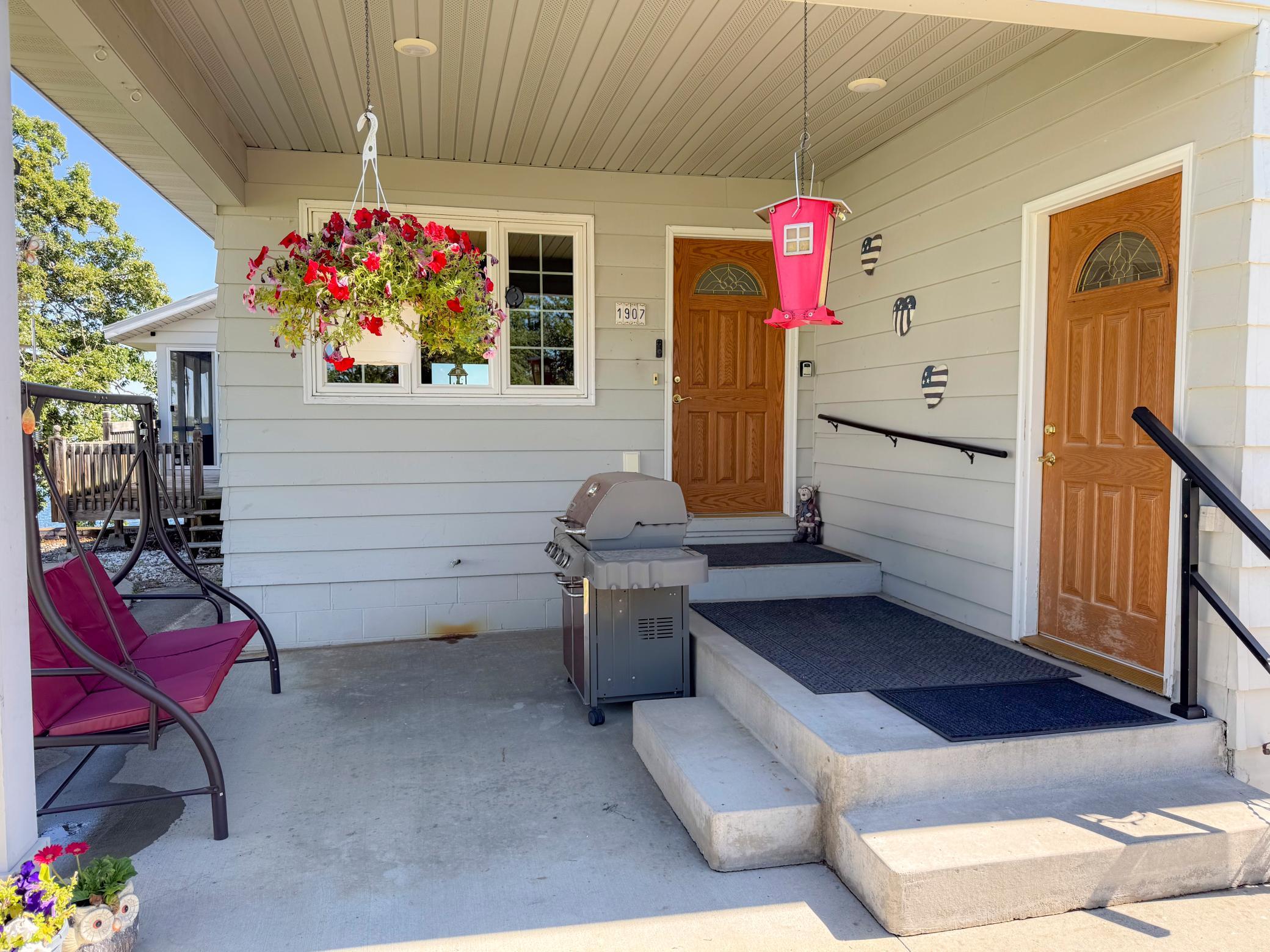 1941 single family home for sale at 1907 S Lake Irving Drive SW in Bemidji, MN — 2 bed, 2 bath (photo 4 of 37)