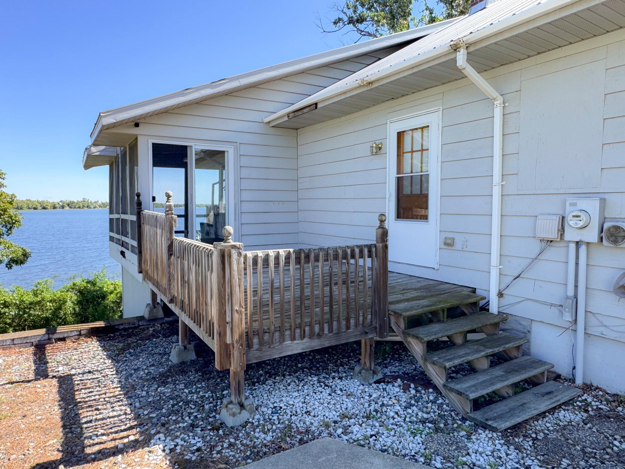 1941 single family home for sale at 1907 S Lake Irving Drive SW in Bemidji, MN — 2 bed, 2 bath (photo 5 of 37)