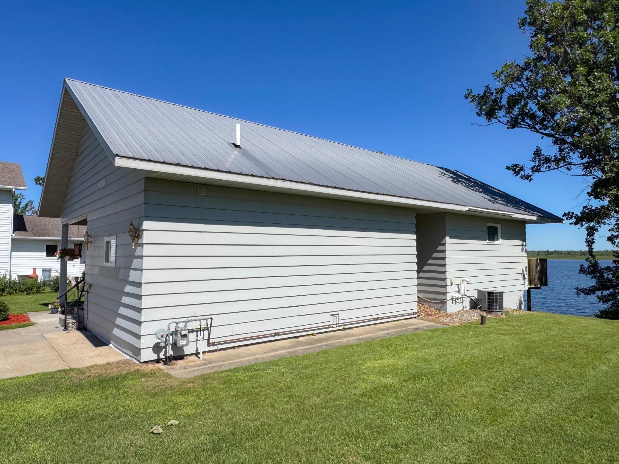 1941 single family home for sale at 1907 S Lake Irving Drive SW in Bemidji, MN — 2 bed, 2 bath (photo 6 of 37)