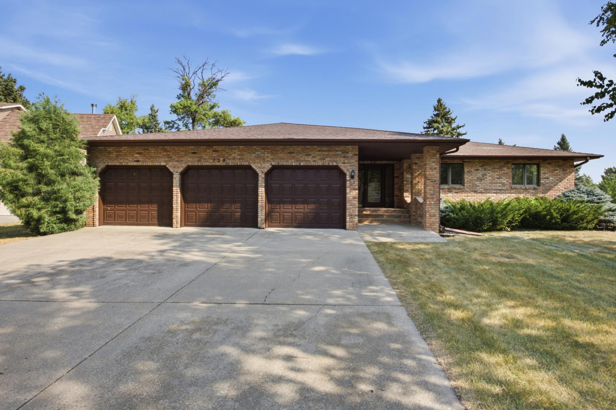 120 Prairiewood Drive S, Fargo ND 58103 - Photo 2 of 43