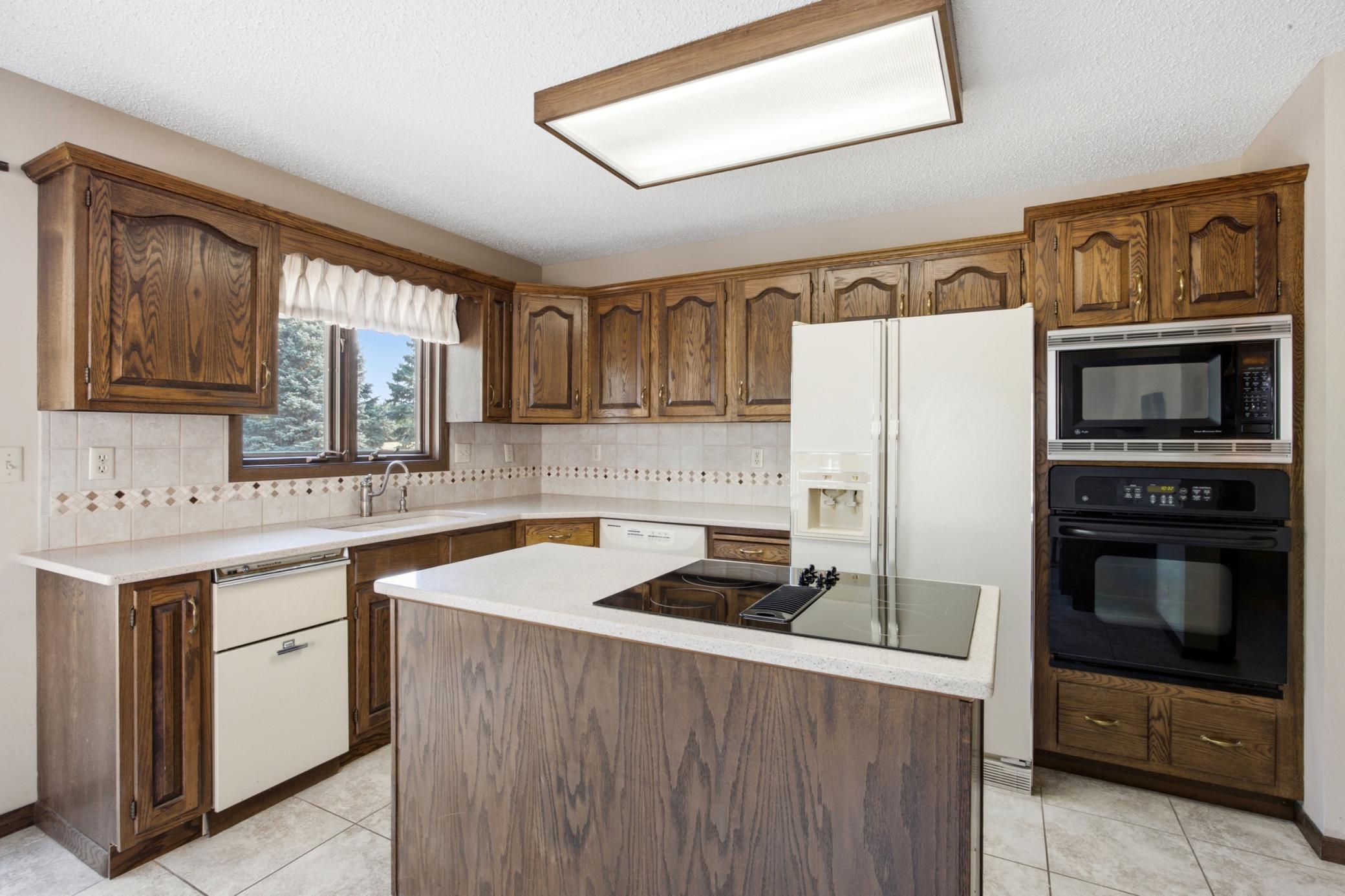120 Prairiewood Drive S, Fargo ND 58103 - Photo 7 of 43